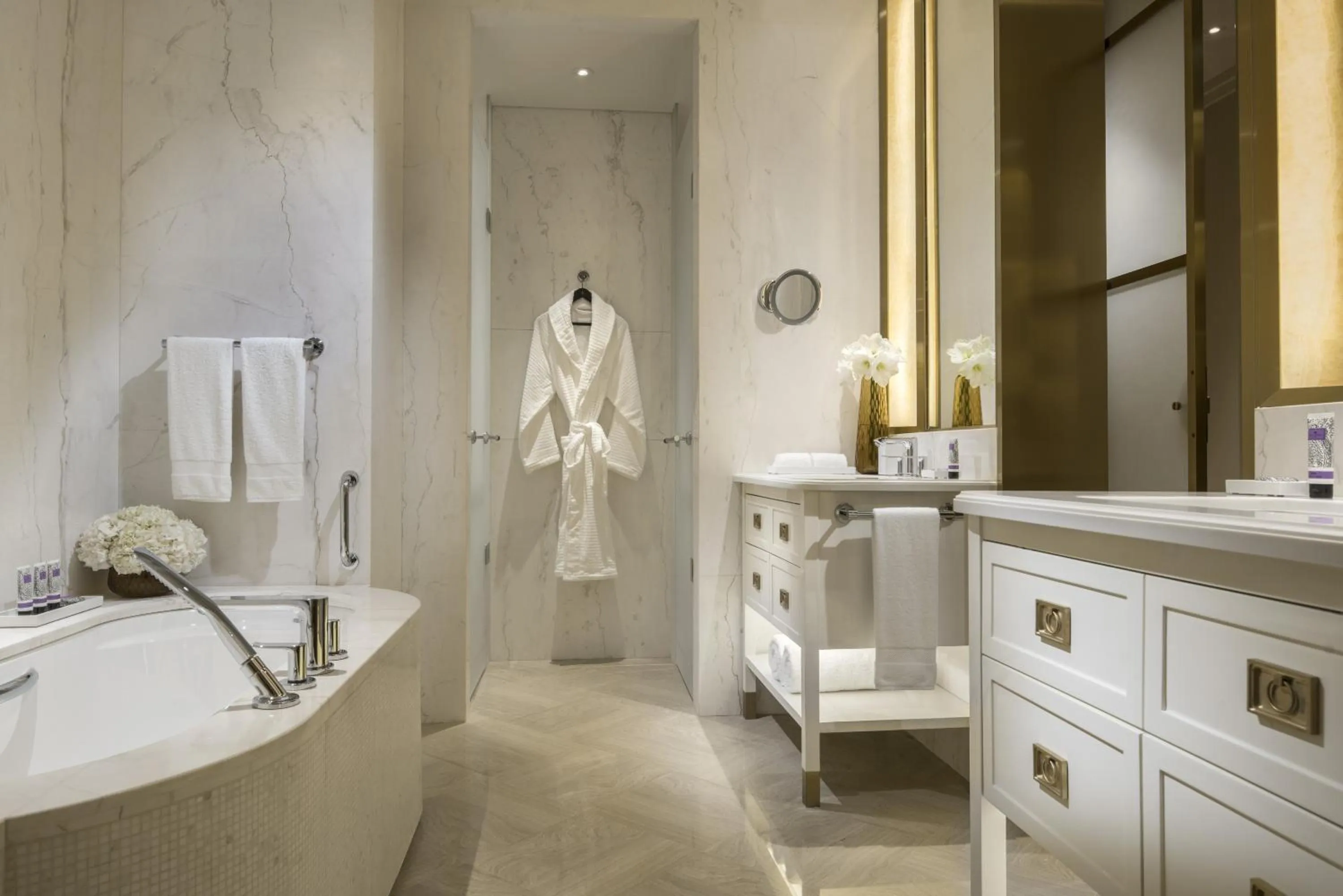 Toilet in Four Seasons Hotel Tianjin