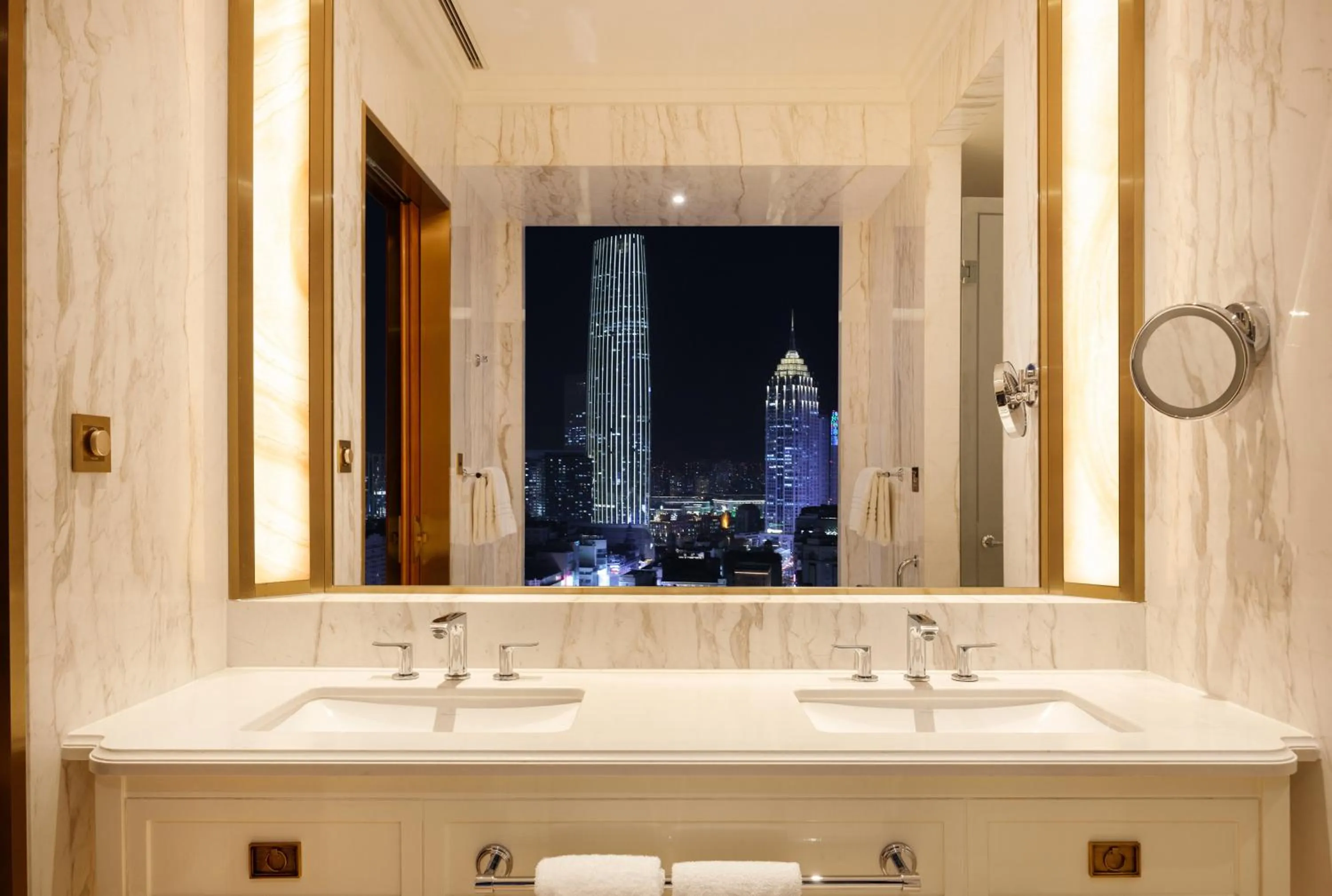 Bathroom in Four Seasons Hotel Tianjin