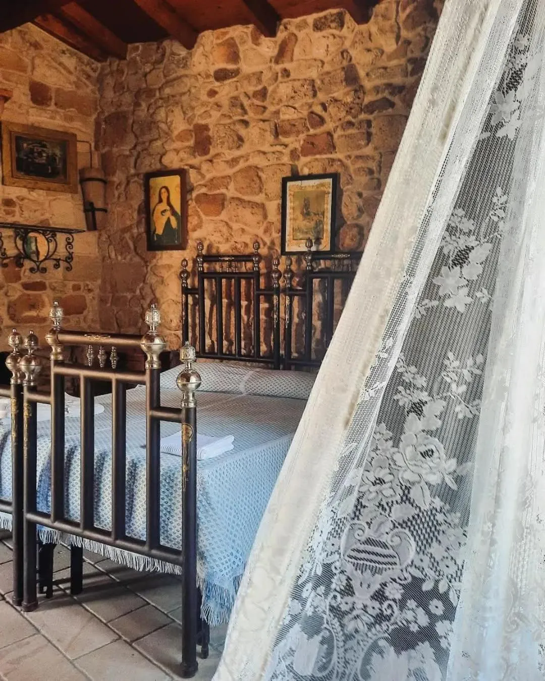 Decorative detail in B&B Pergulea