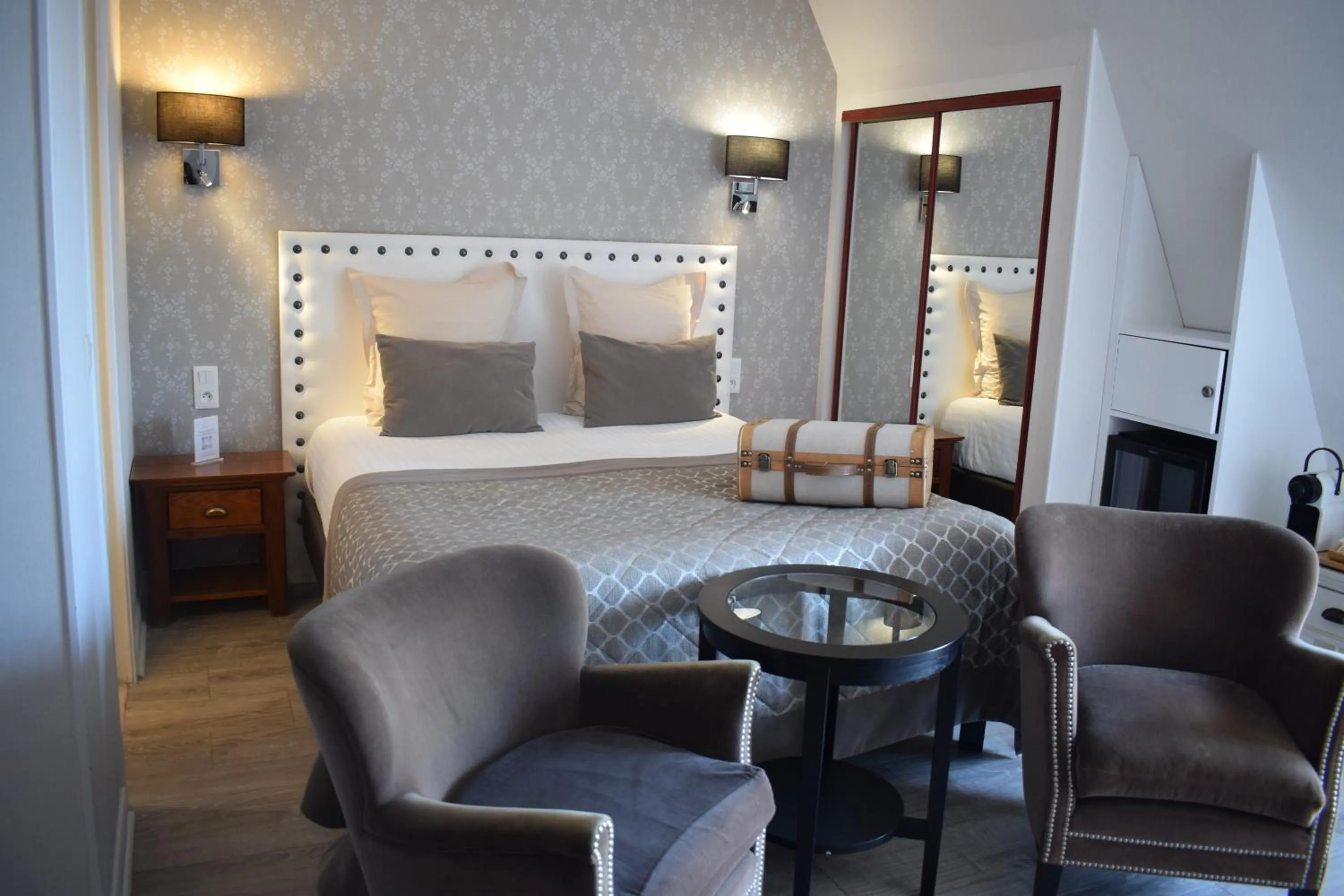 Bedroom, Bed in Le Trophée Boutique Hôtel Spa- La Loggia Appart'hôtel