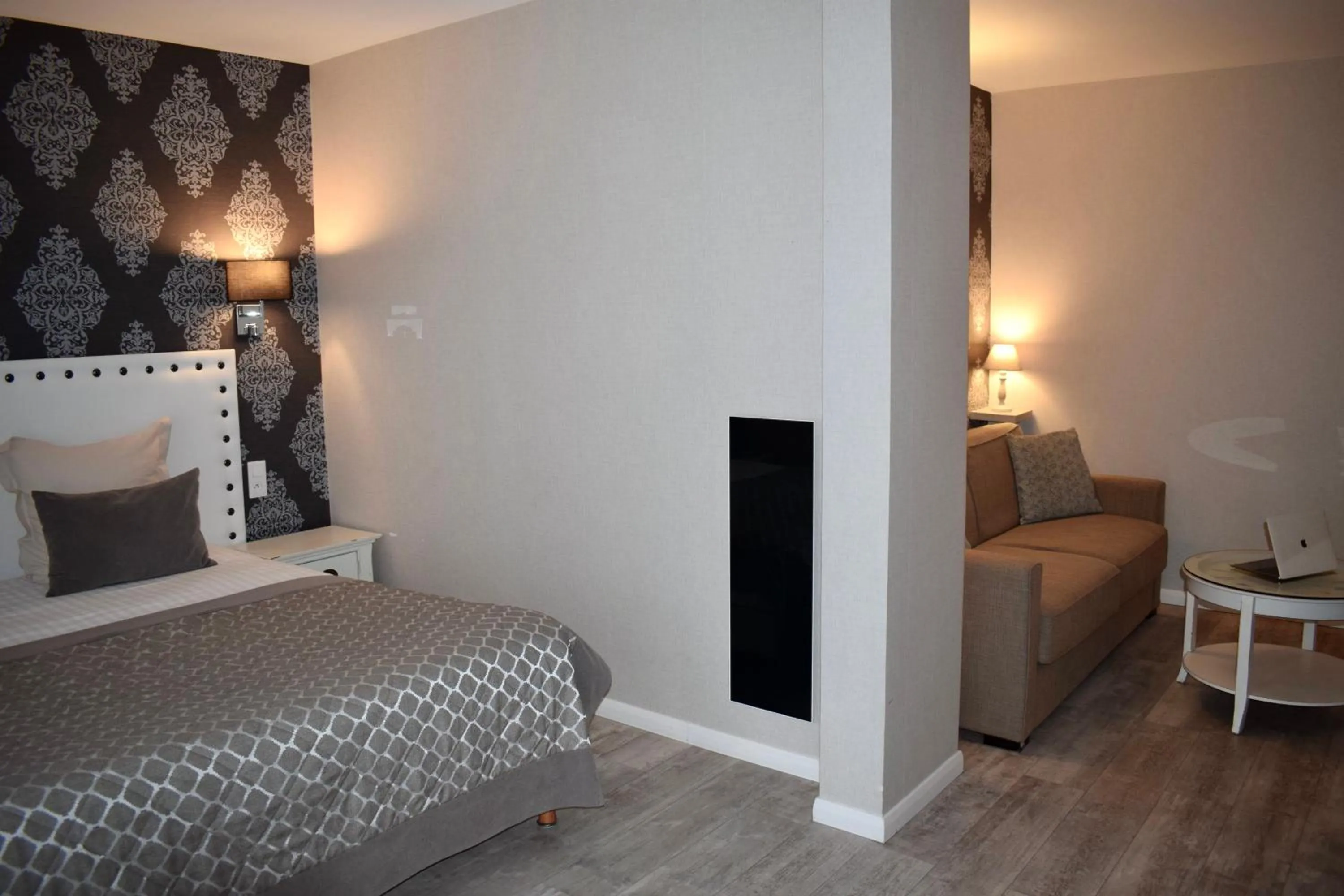 Bedroom, Bed in Le Trophée Boutique Hôtel Spa- La Loggia Appart'hôtel