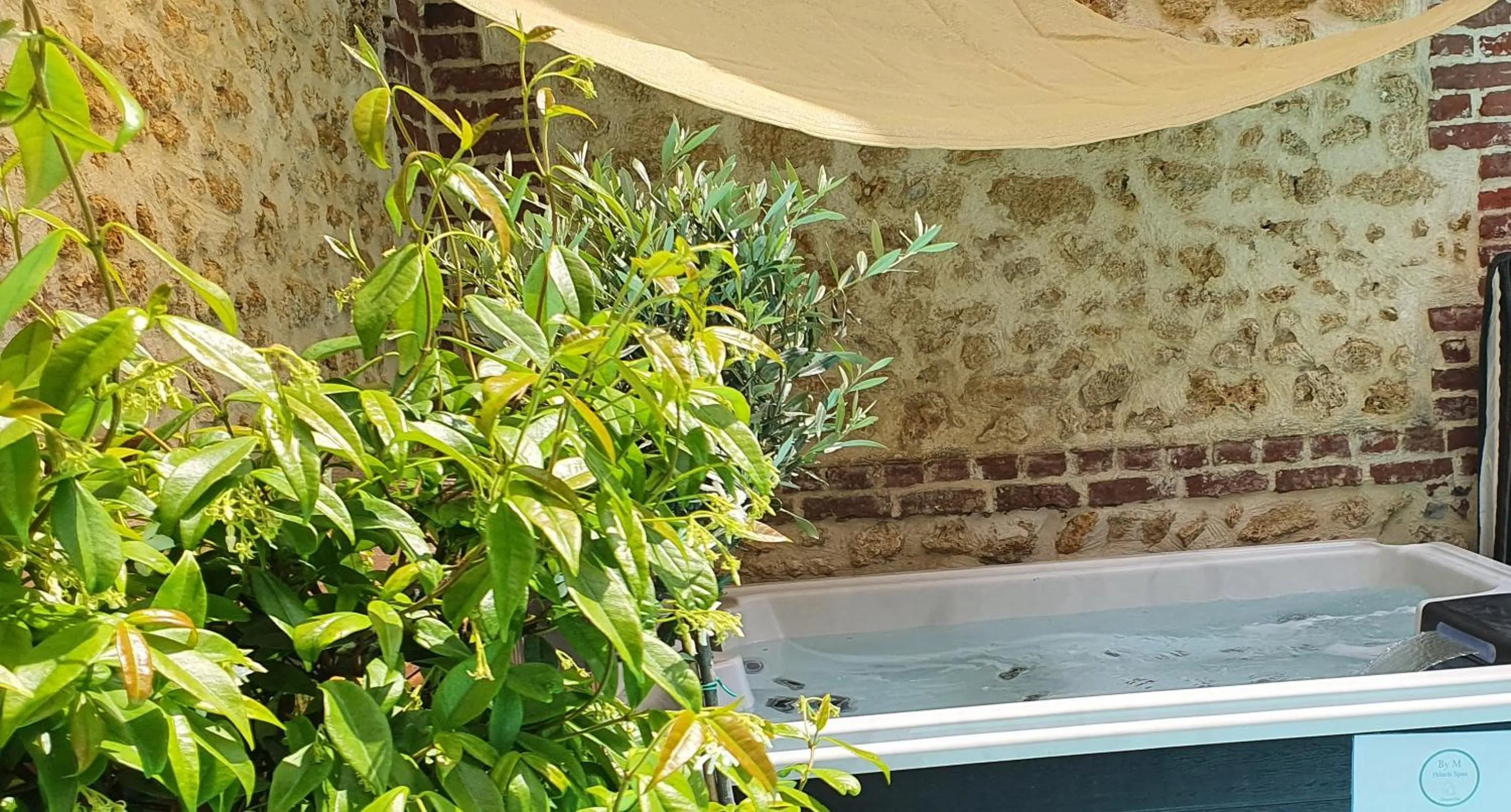 Property building in Le Trophée Boutique Hôtel Spa- La Loggia Appart'hôtel