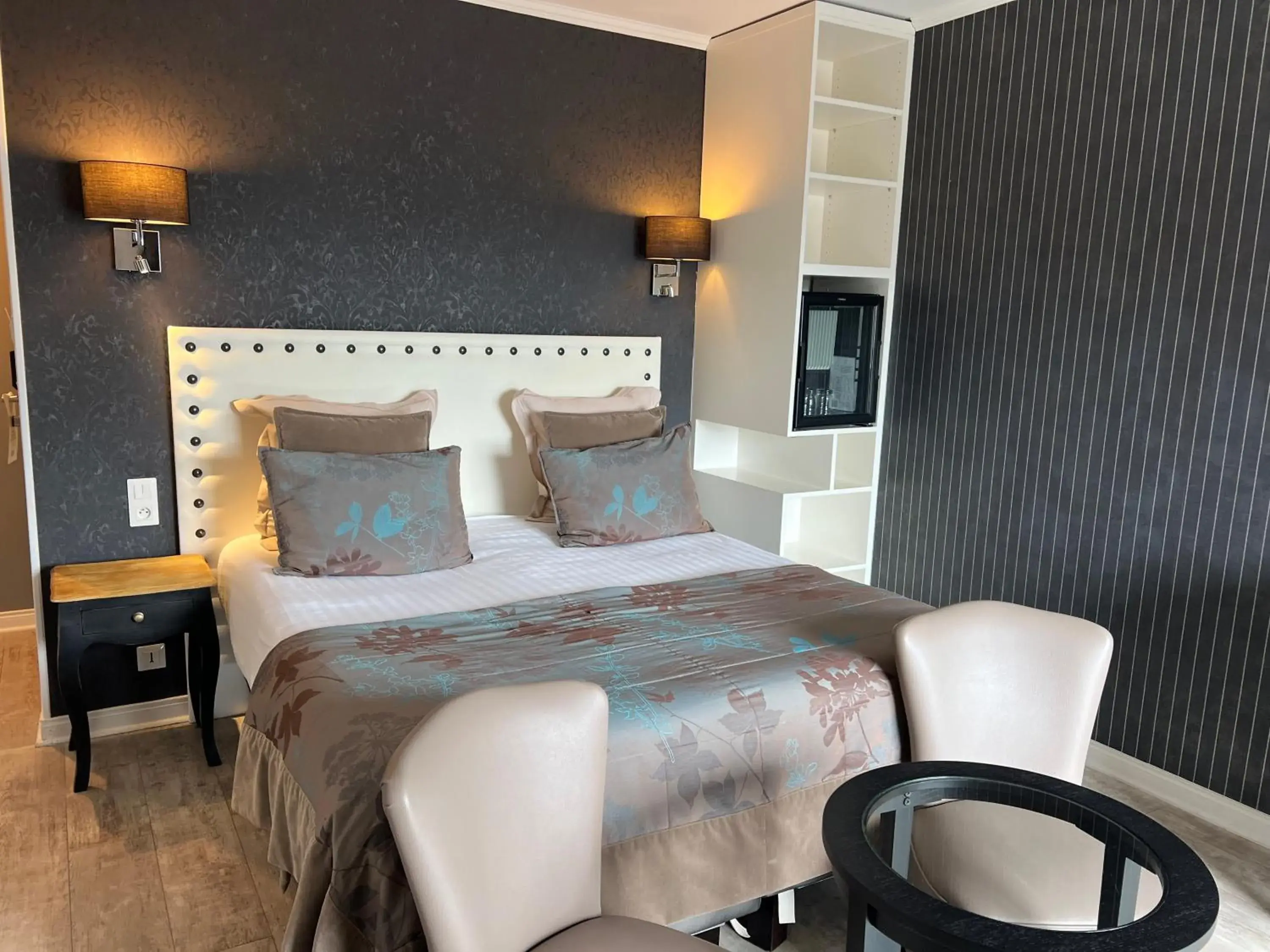 Essential Room in Le Trophée Boutique Hôtel Spa- La Loggia Appart'hôtel Essential Room in Le Trophée Boutique Hôtel Spa- La Loggia Appart'hôtel