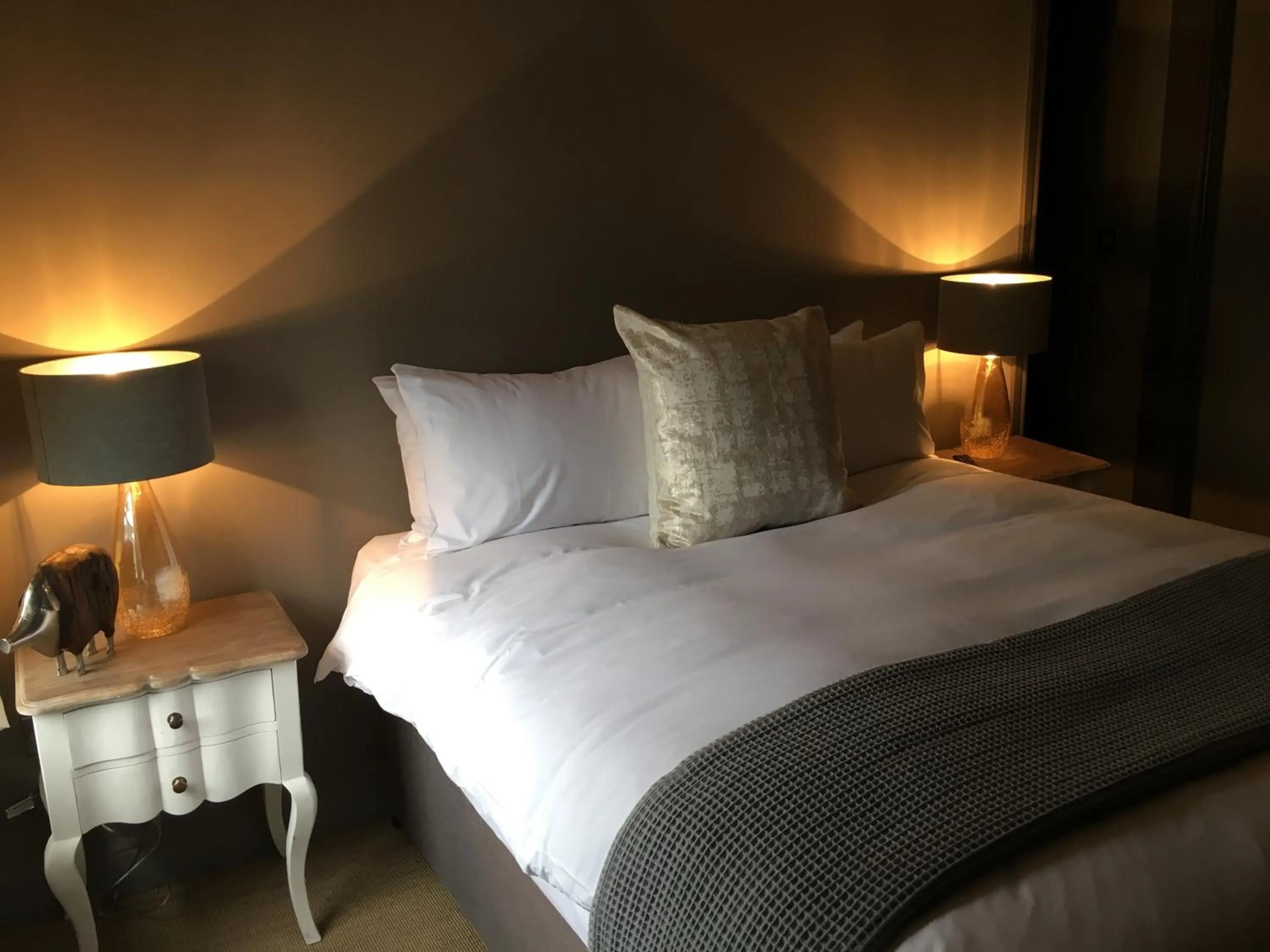 Bed in The Lion Hotel - Pub & Restaurant