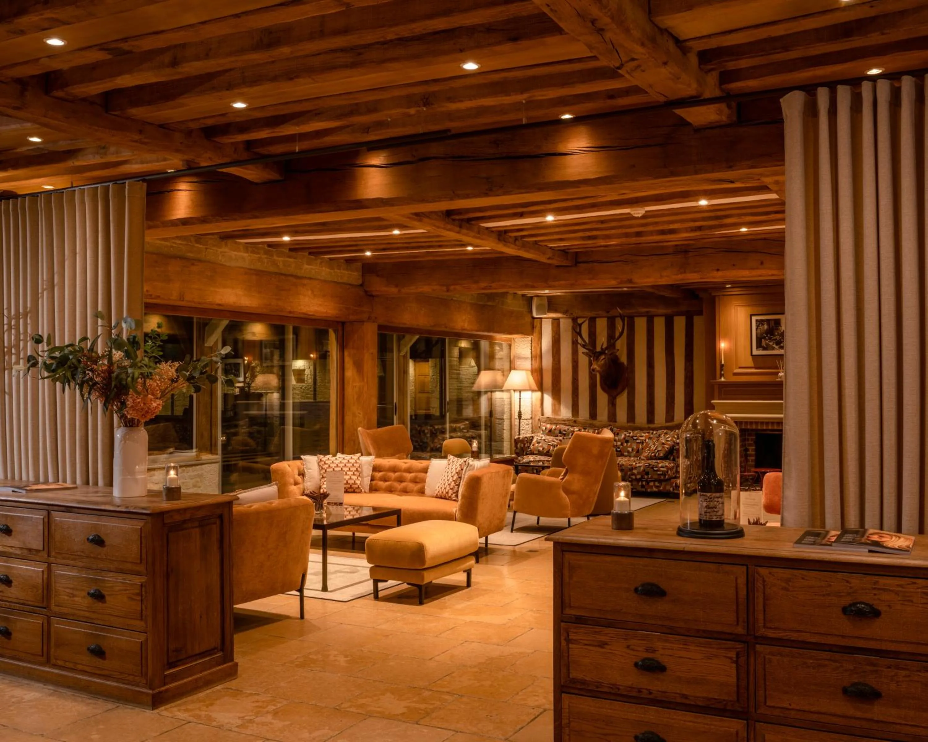 Lounge or bar in Les Manoirs de Tourgéville