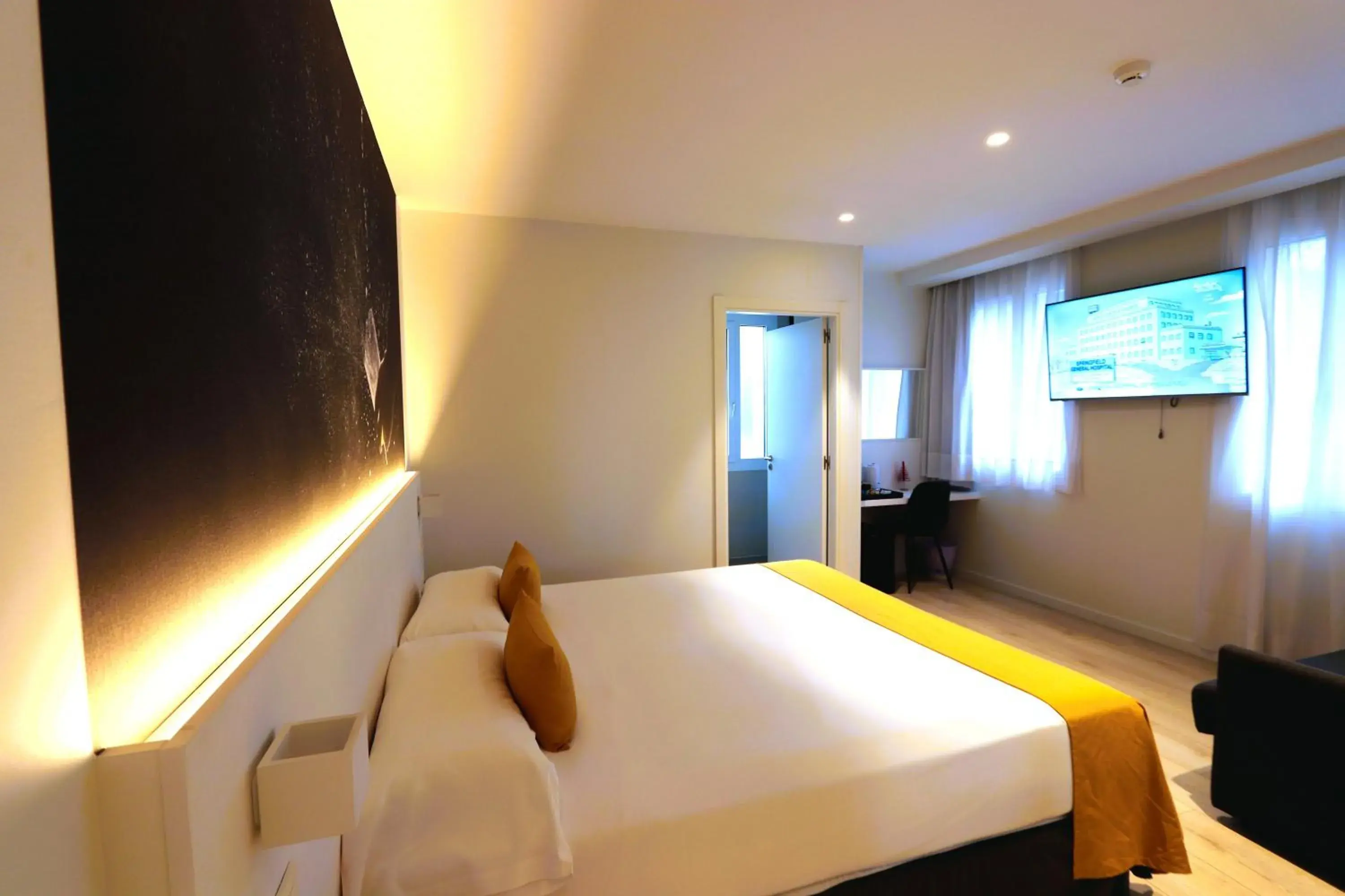 Superior Triple Room in Pension Txingurri Superior Triple Room in Pension Txingurri