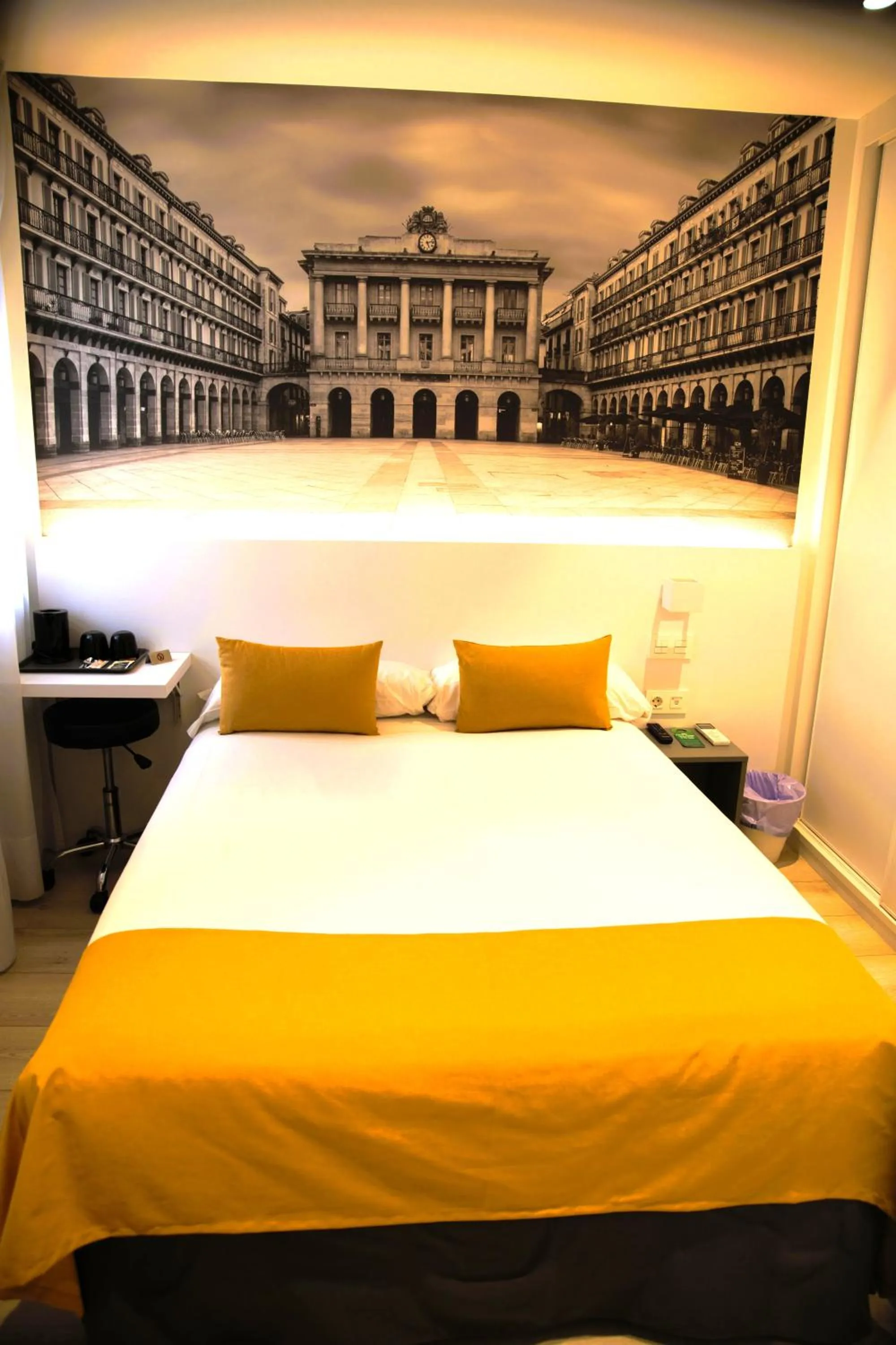 Photo of the whole room, Bed in Pension Txingurri