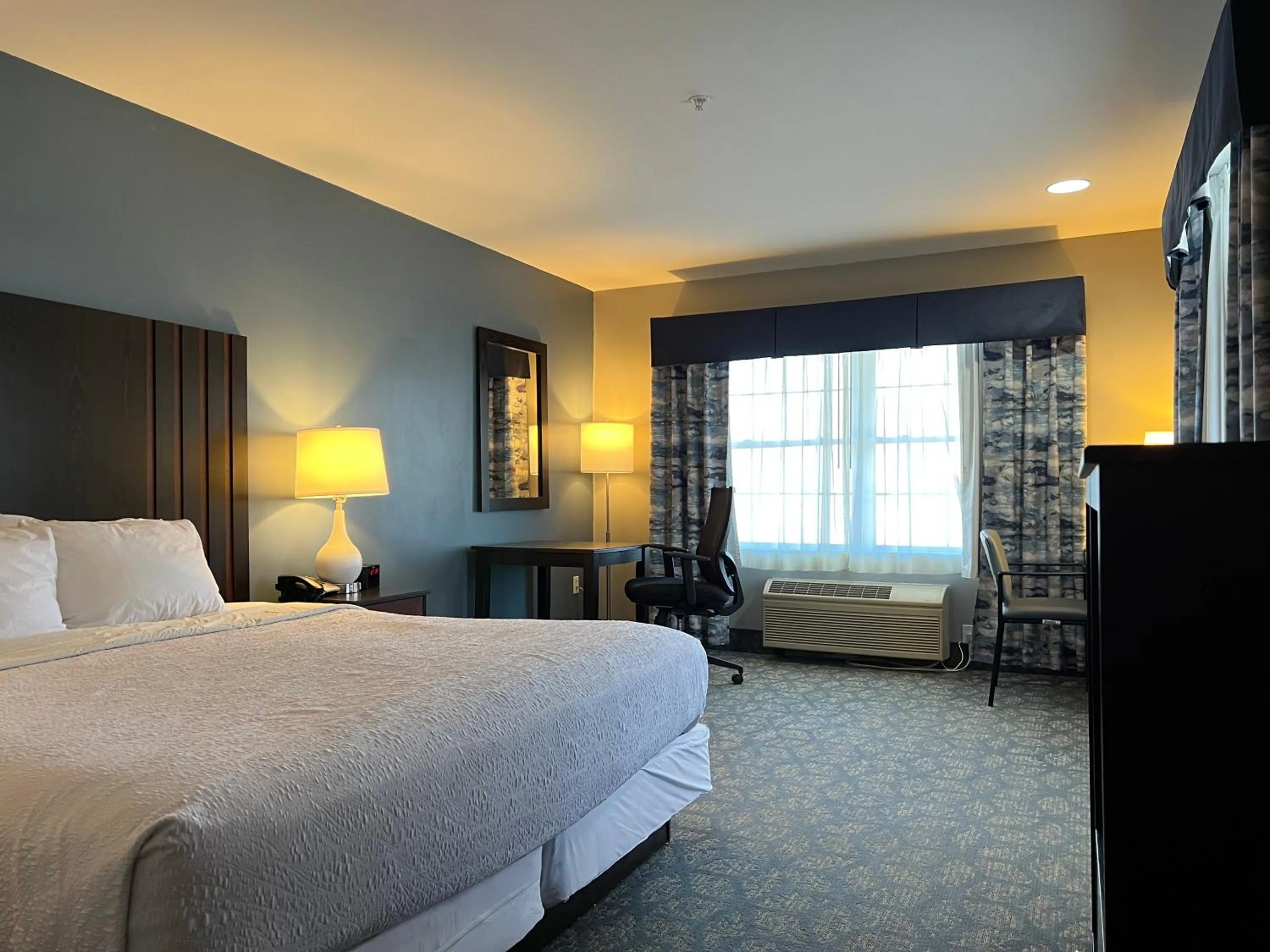 Photo of the whole room, Bed in Casco Bay Inn