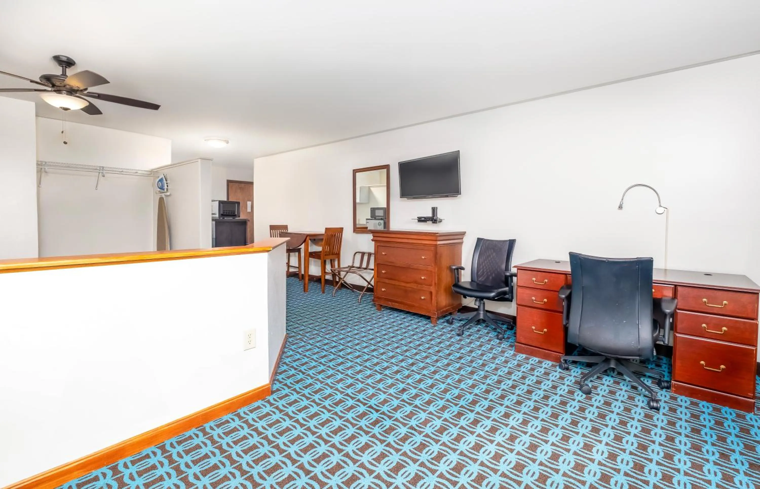 Living room in Casco Bay Inn