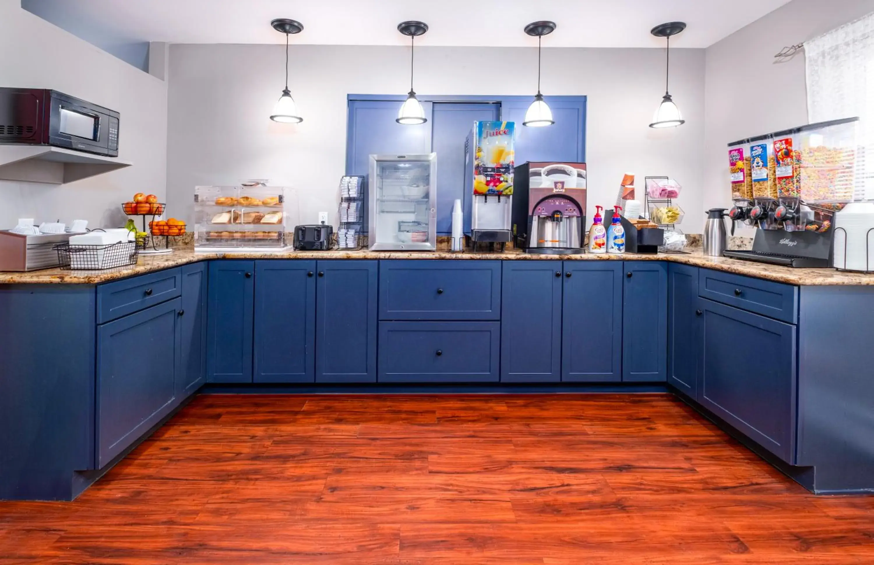 Continental breakfast in Casco Bay Inn Continental breakfast in Casco Bay Inn