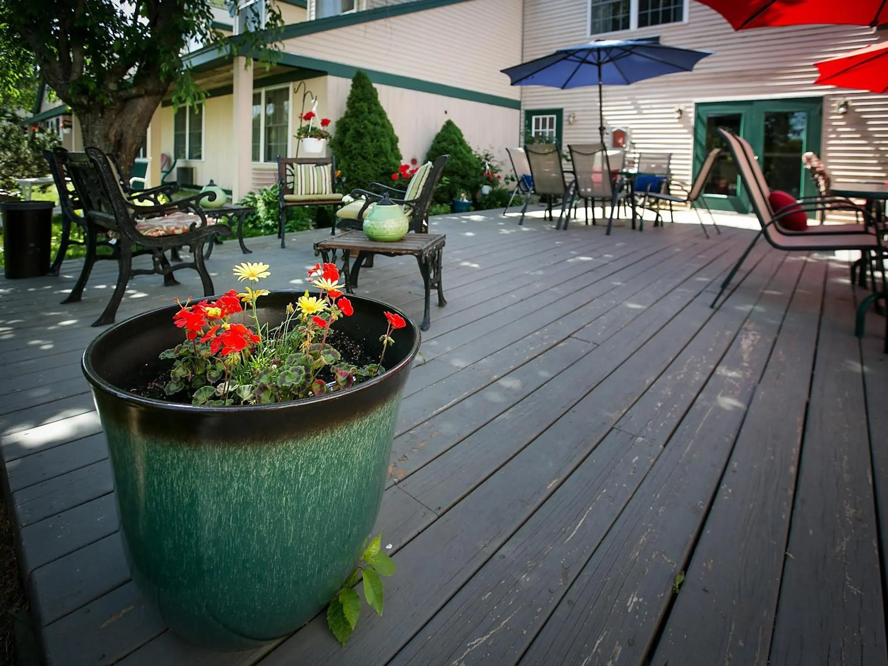 Property building in Casco Bay Inn Property building in Casco Bay Inn