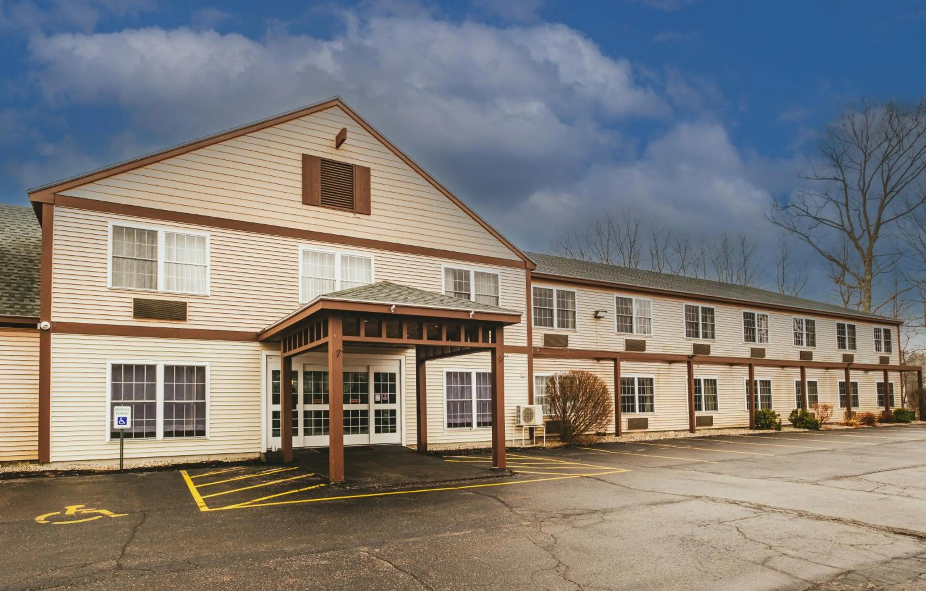 Facade/entrance in Casco Bay Inn