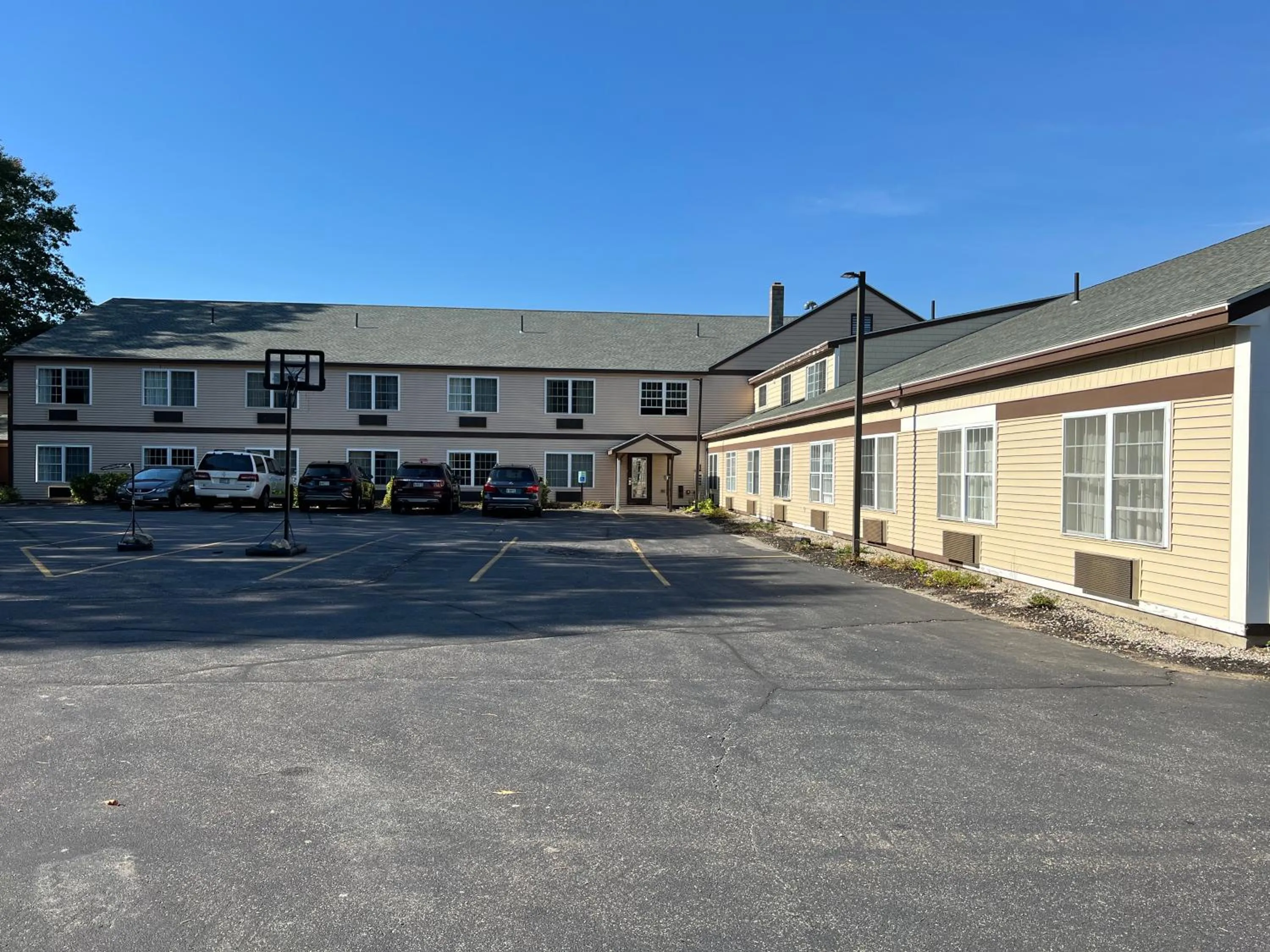 Property building in Casco Bay Inn