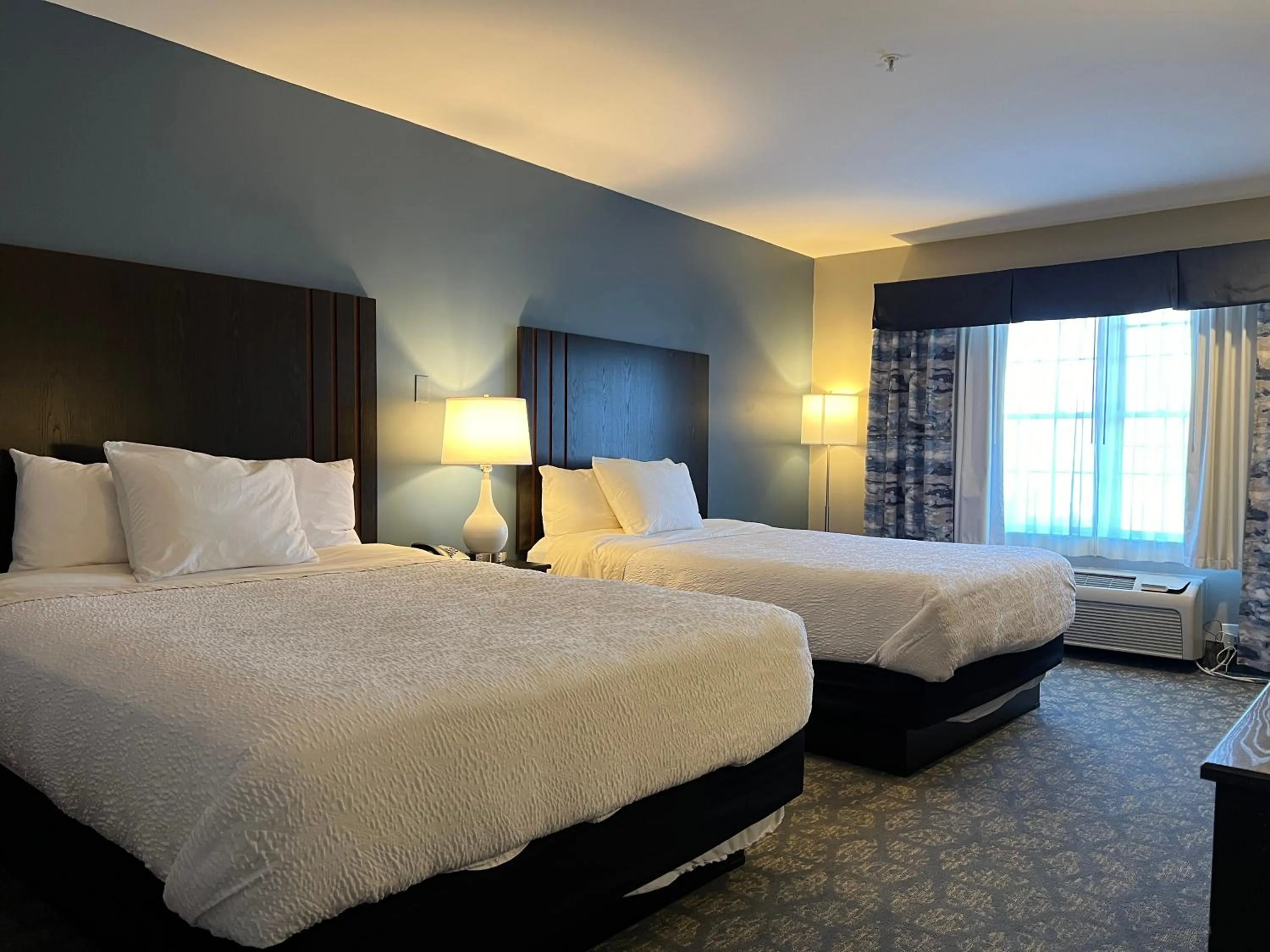 Photo of the whole room, Bed in Casco Bay Inn