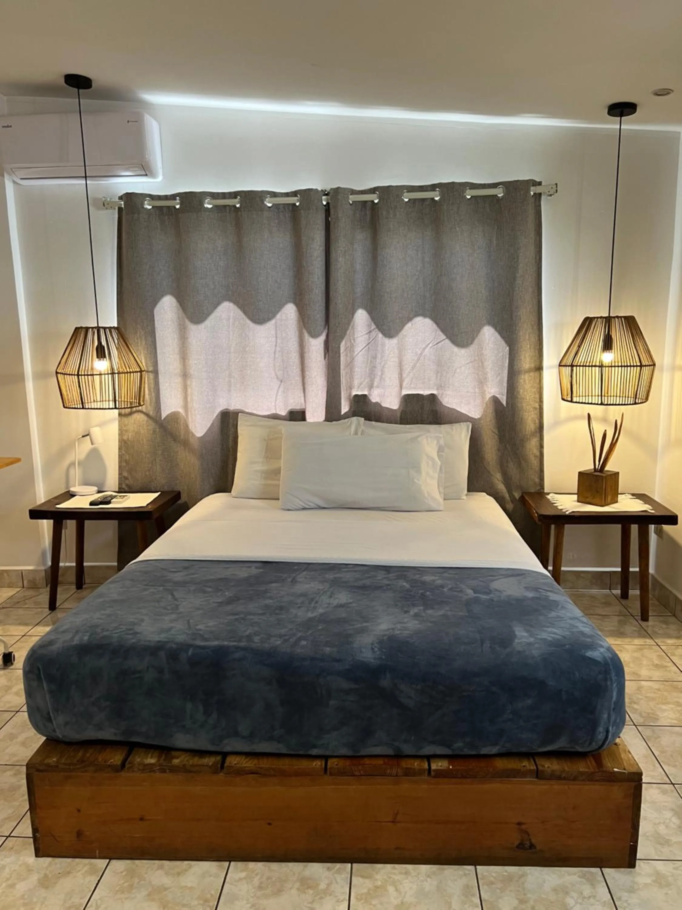 Bed in Cinco Hotel B&B