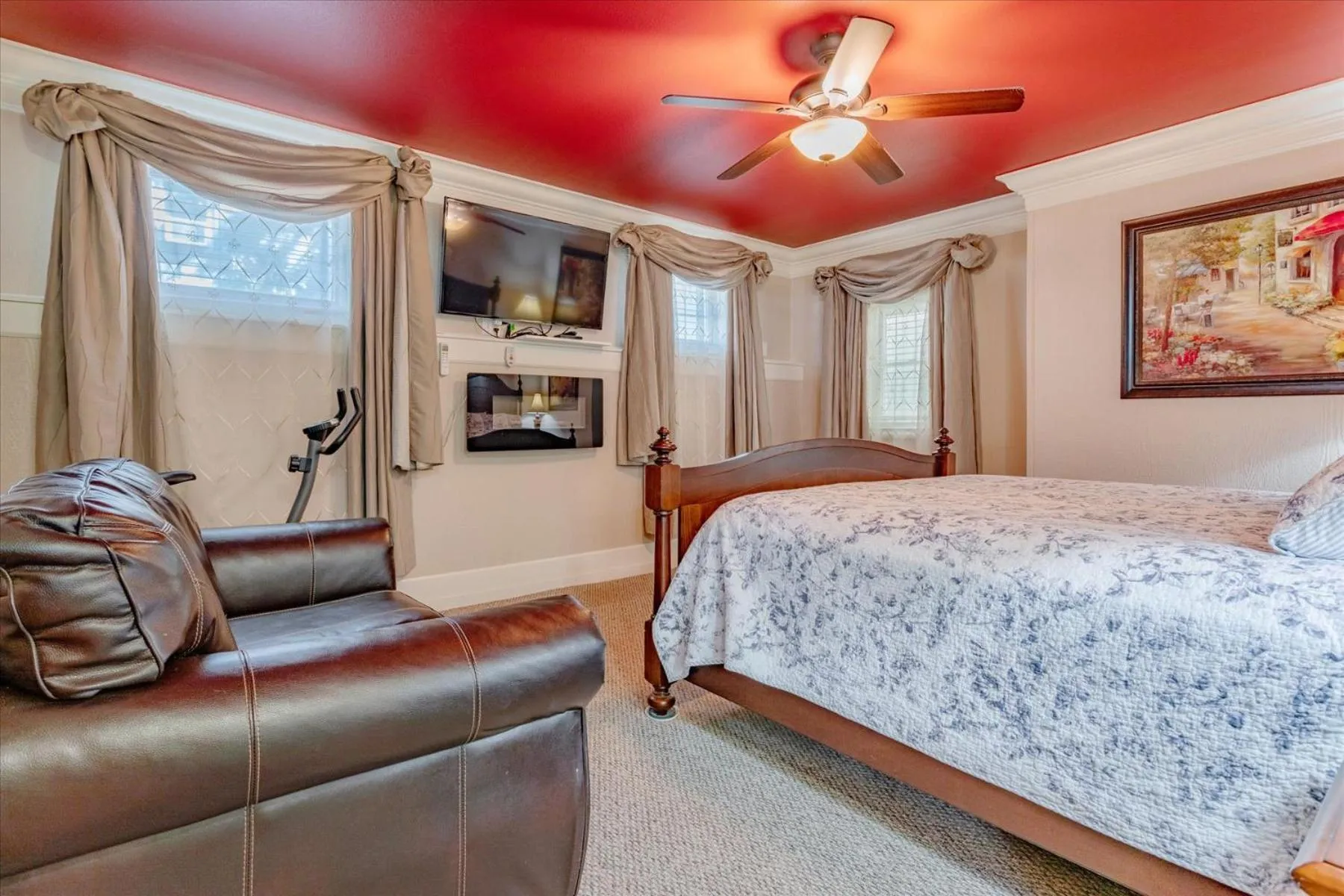 TV and multimedia, Bed in The Silk Pincushion