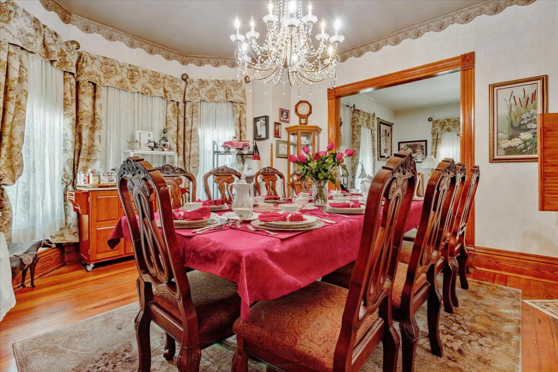 Dining area in The Silk Pincushion