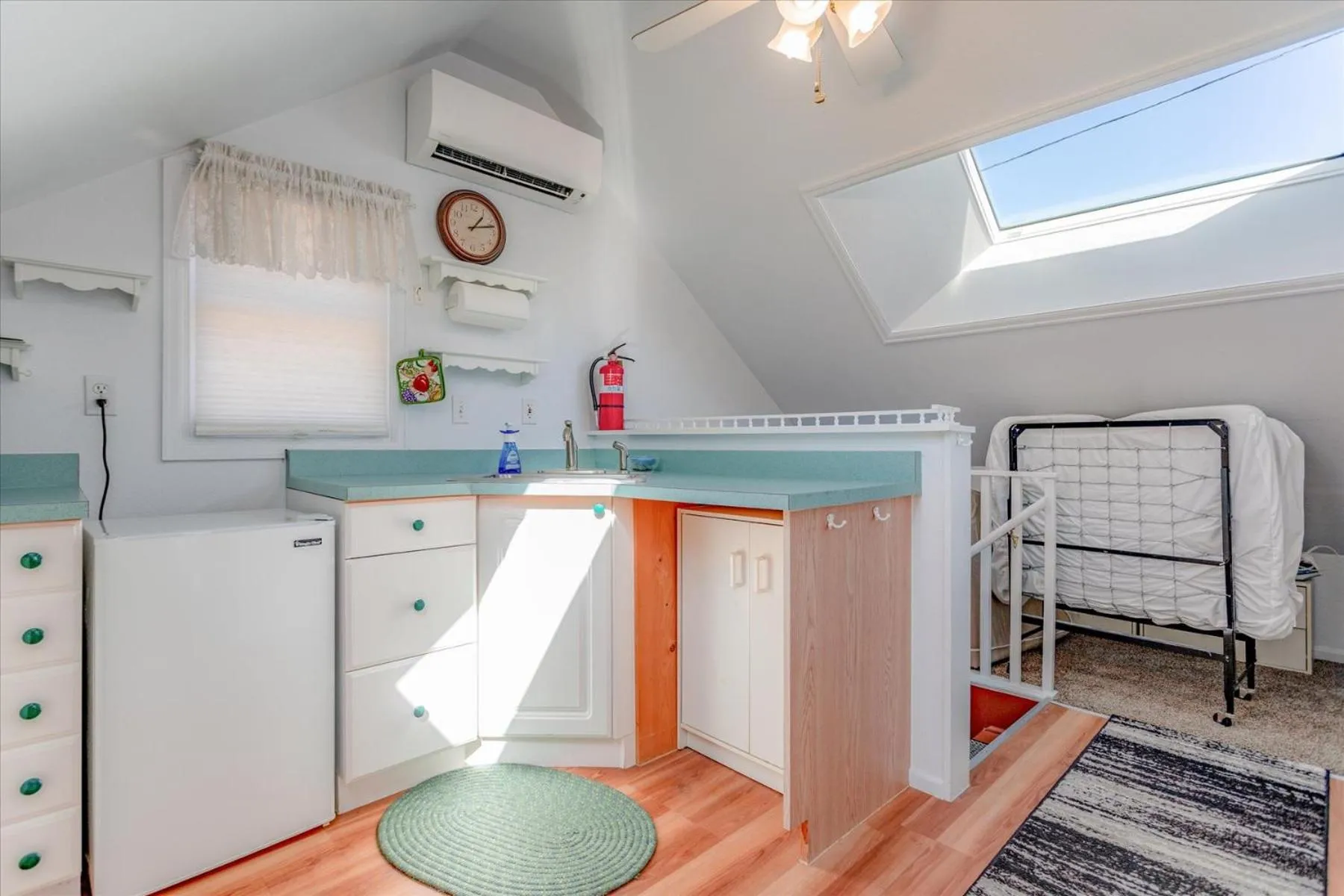 Kitchen or kitchenette in The Silk Pincushion