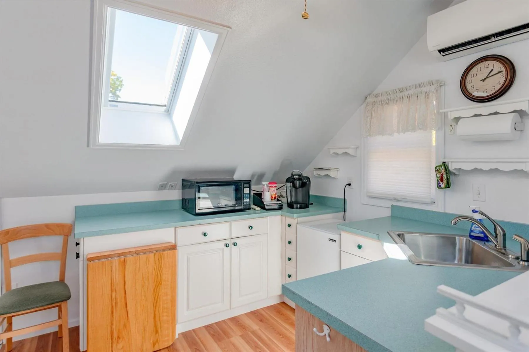 Kitchen or kitchenette in The Silk Pincushion