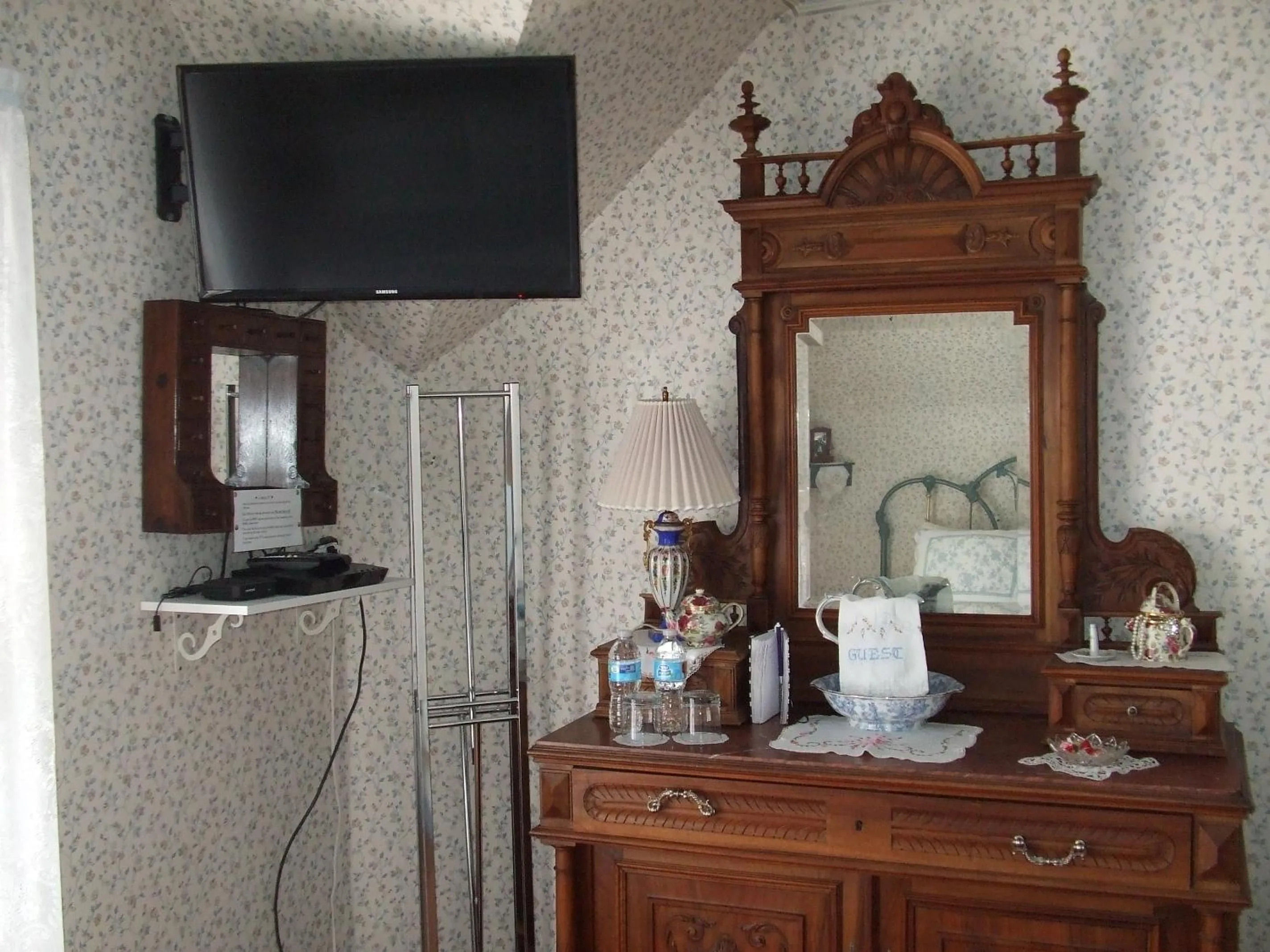 Garden in The Silk Pincushion