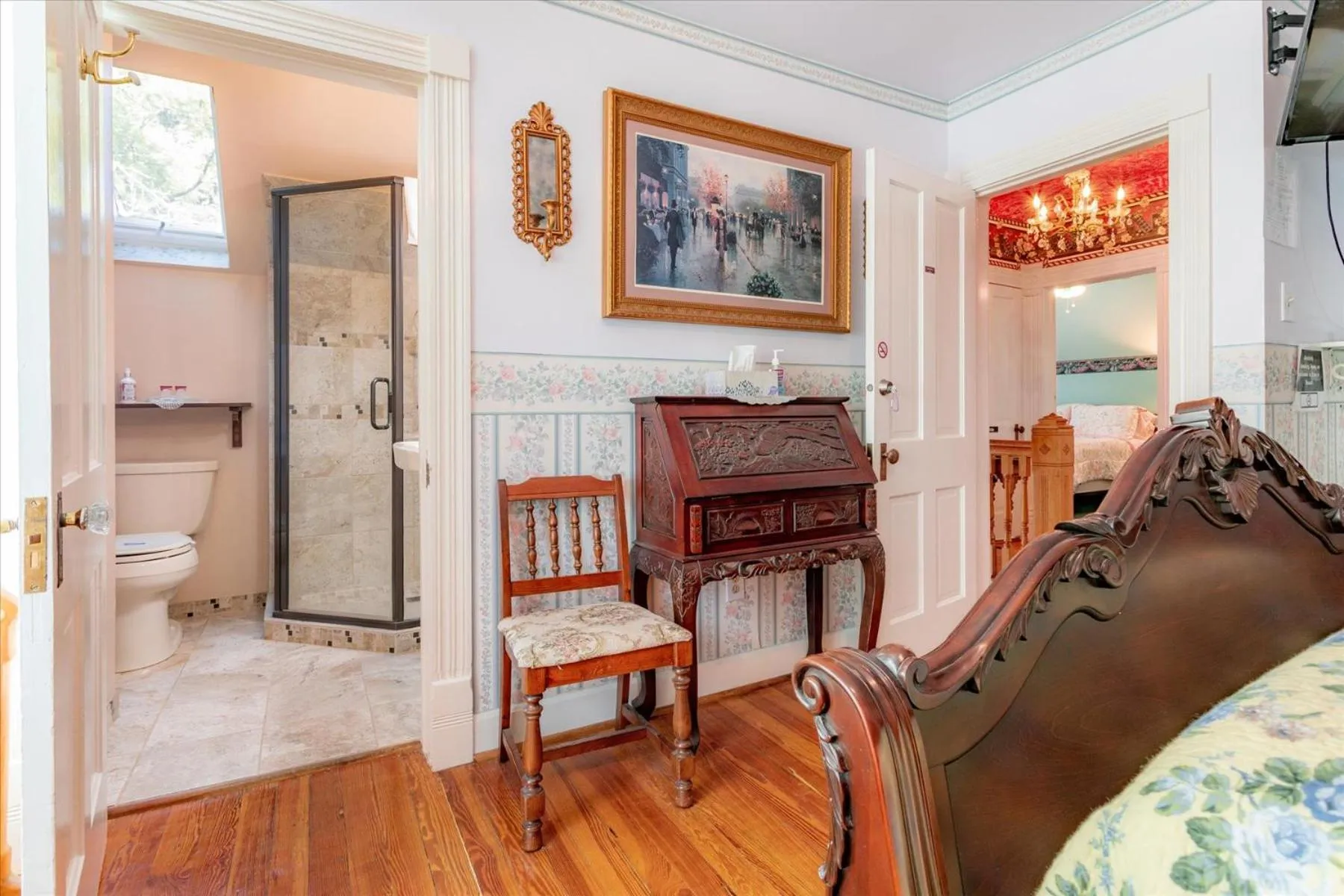 Bathroom in The Silk Pincushion