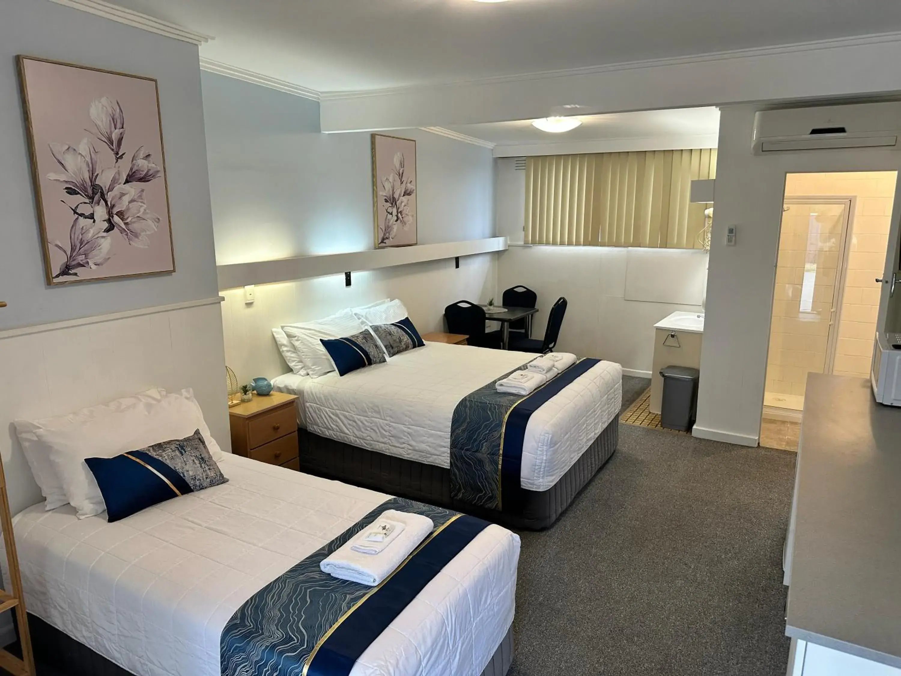 Triple Room in Bamboo Motor Inn Triple Room in Bamboo Motor Inn