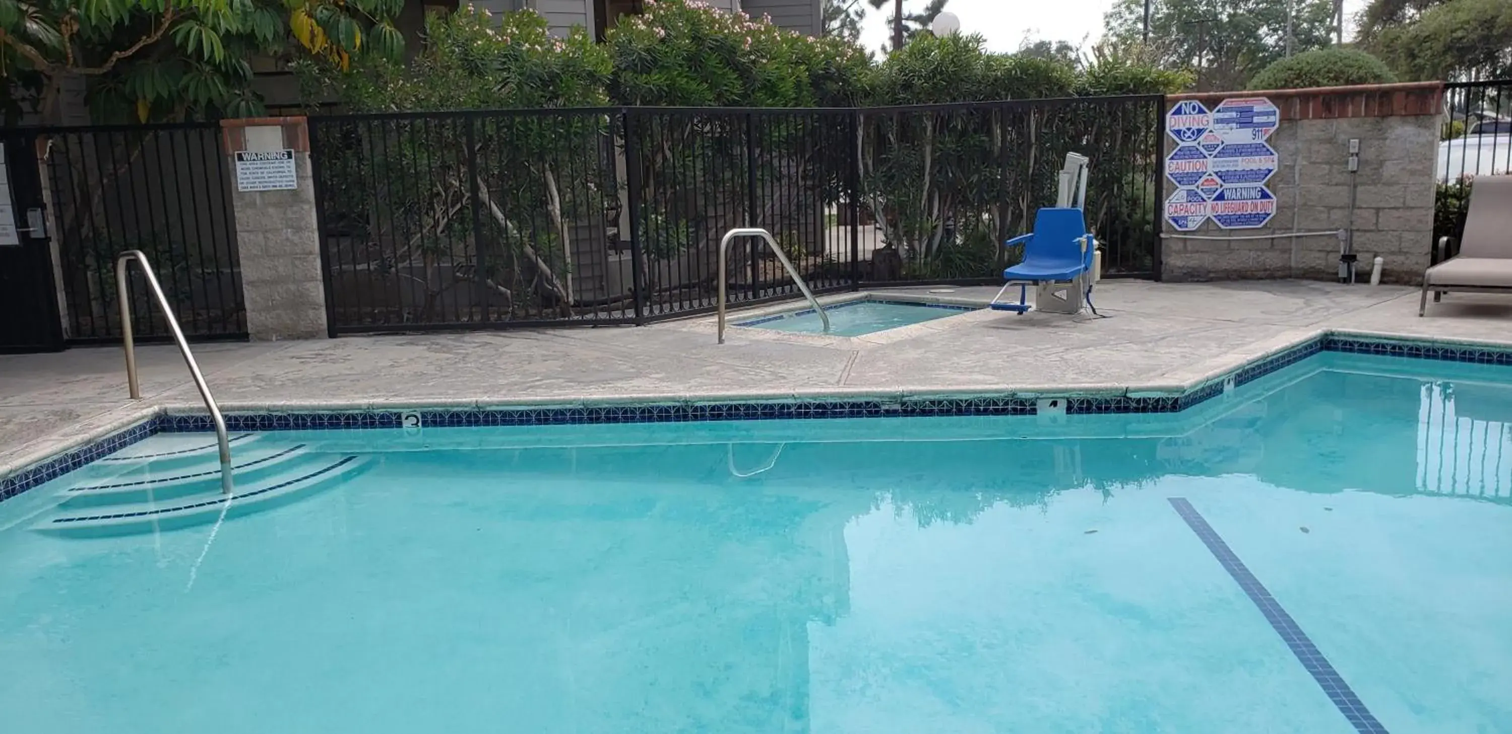 Breakfast in Oak Tree Inn Breakfast in Oak Tree Inn