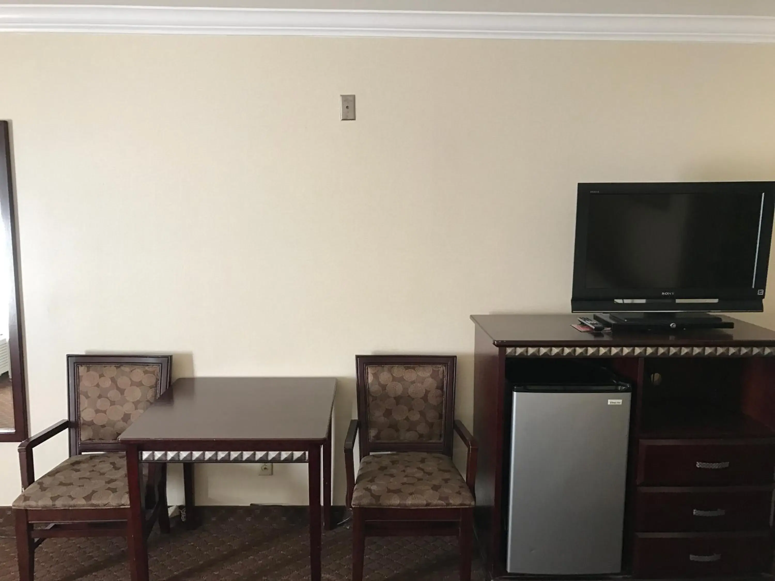 Bedroom in Oak Tree Inn Bedroom in Oak Tree Inn