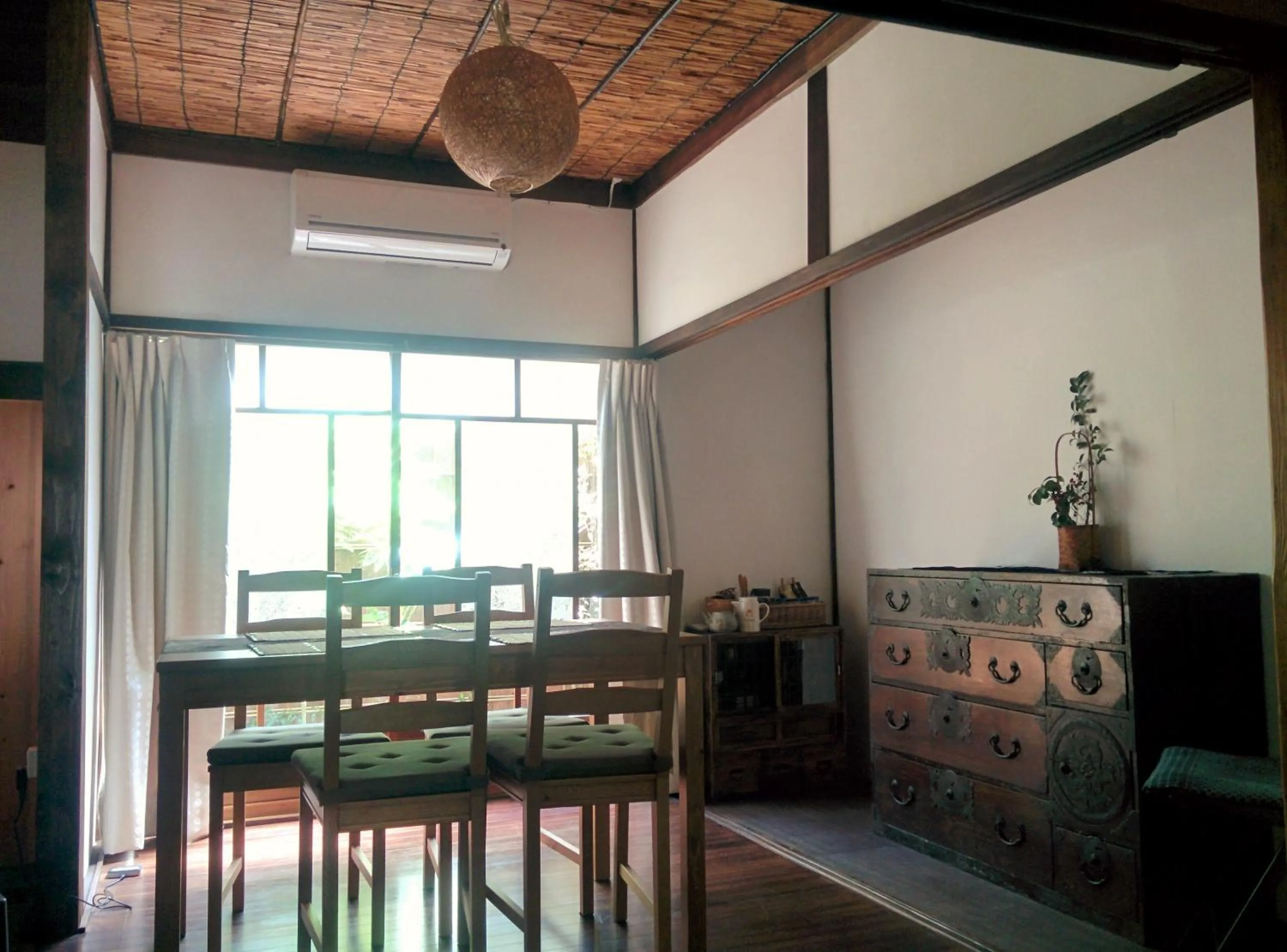 Dining area in Murasakino Guesthouse