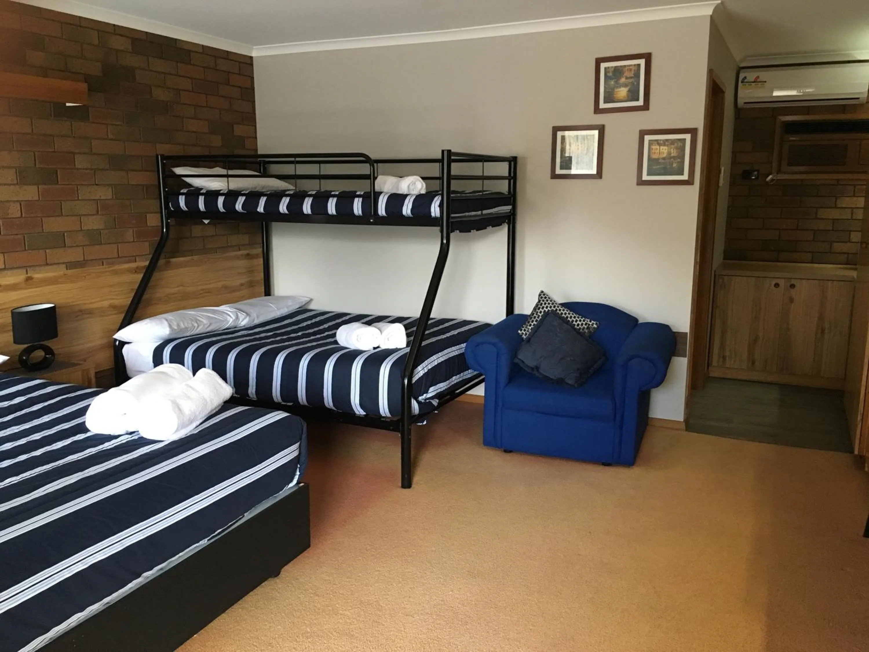 bunk bed, Bed in Avoca Motel