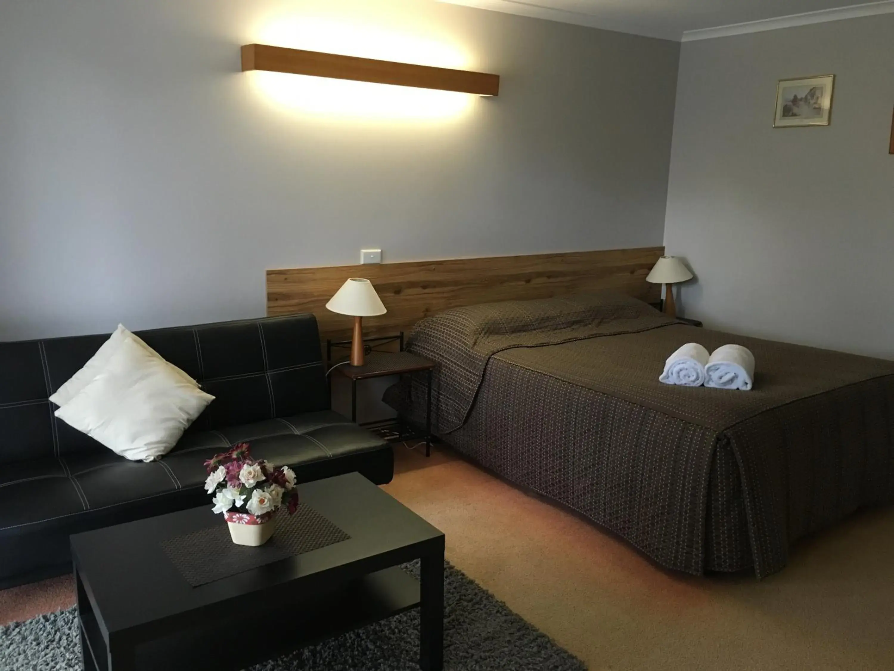 Deluxe Queen Room in Avoca Motel Deluxe Queen Room in Avoca Motel