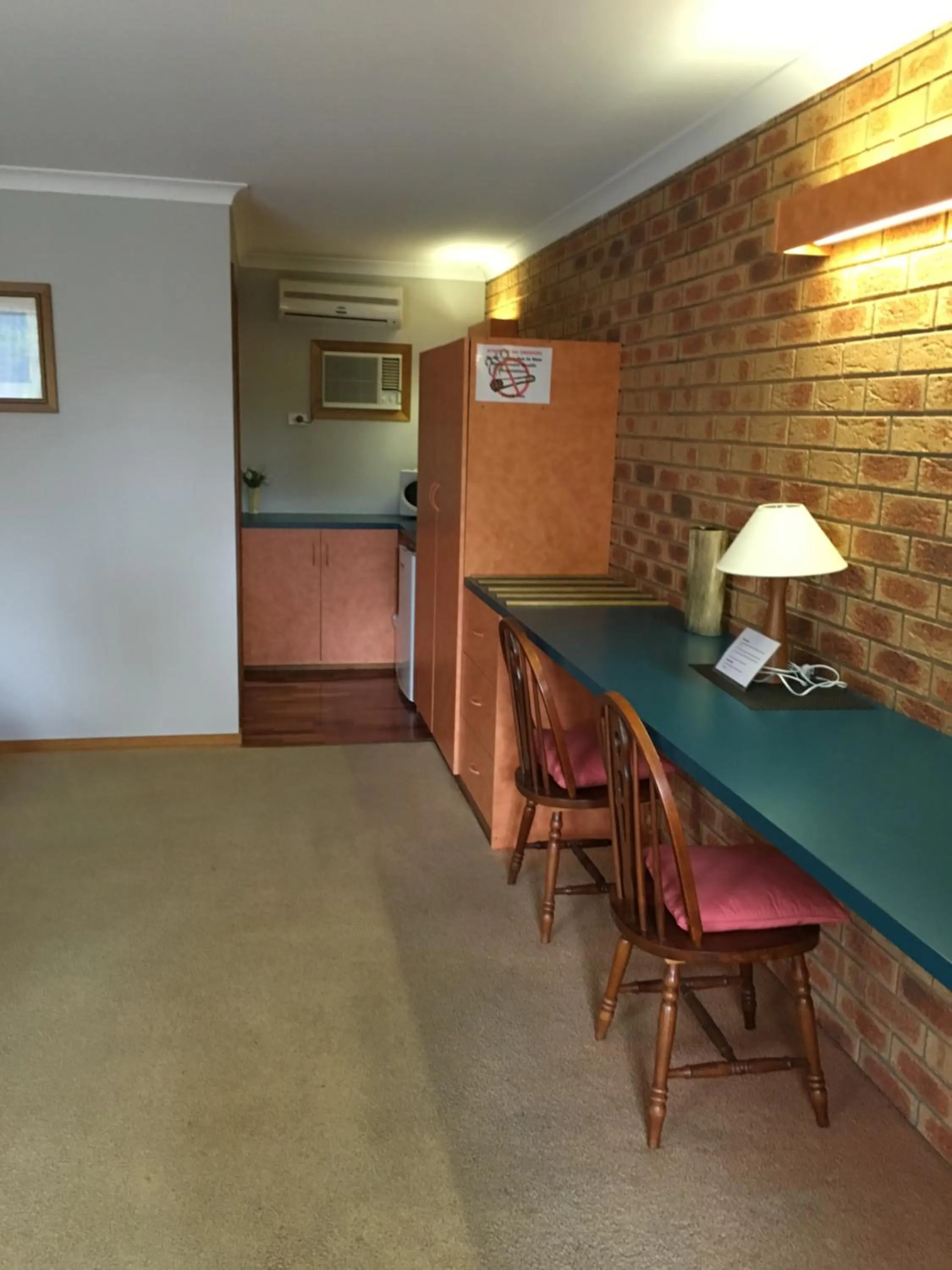 Kitchen or kitchenette in Avoca Motel
