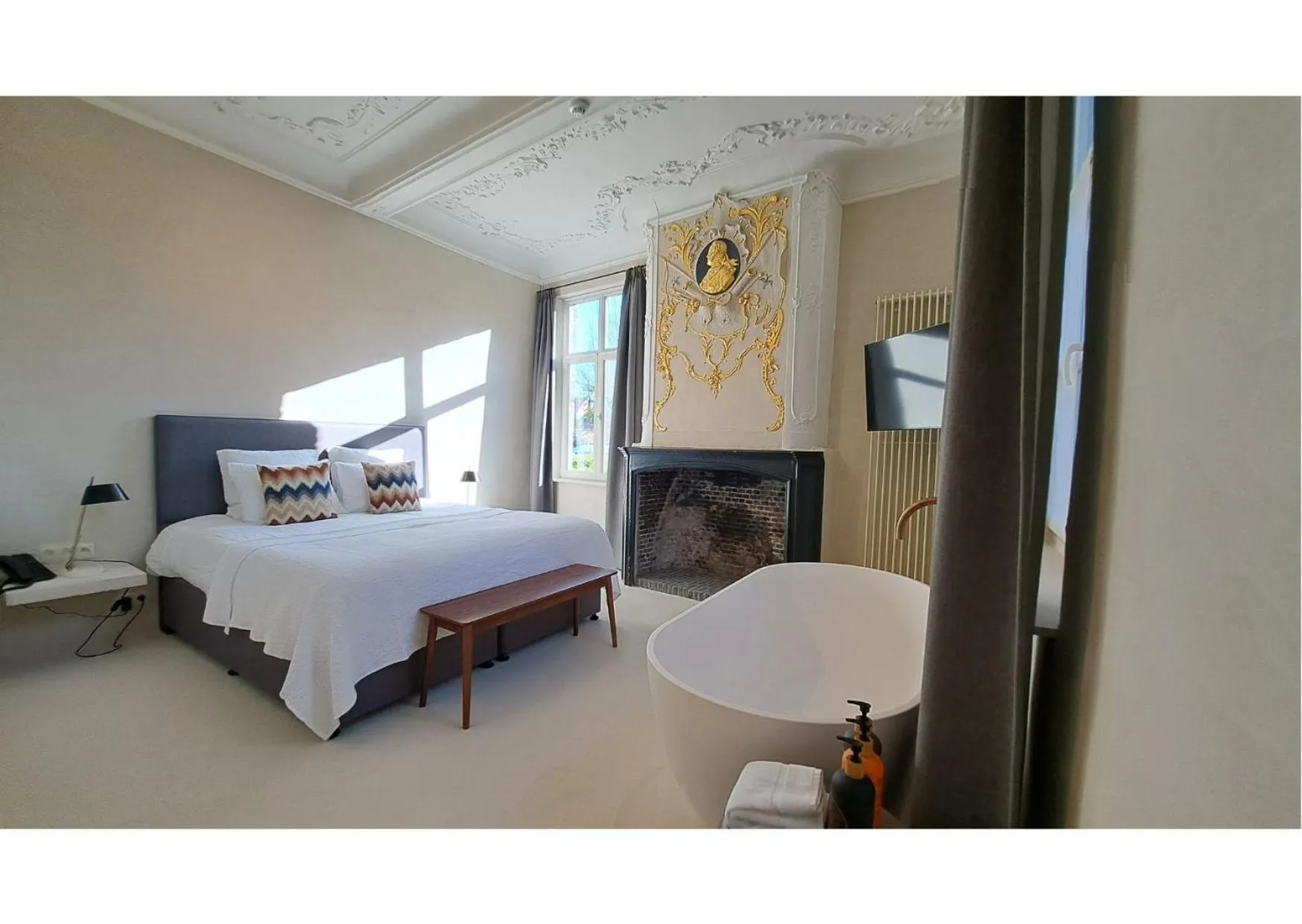 Bedroom, Bed in Hotel Montanus