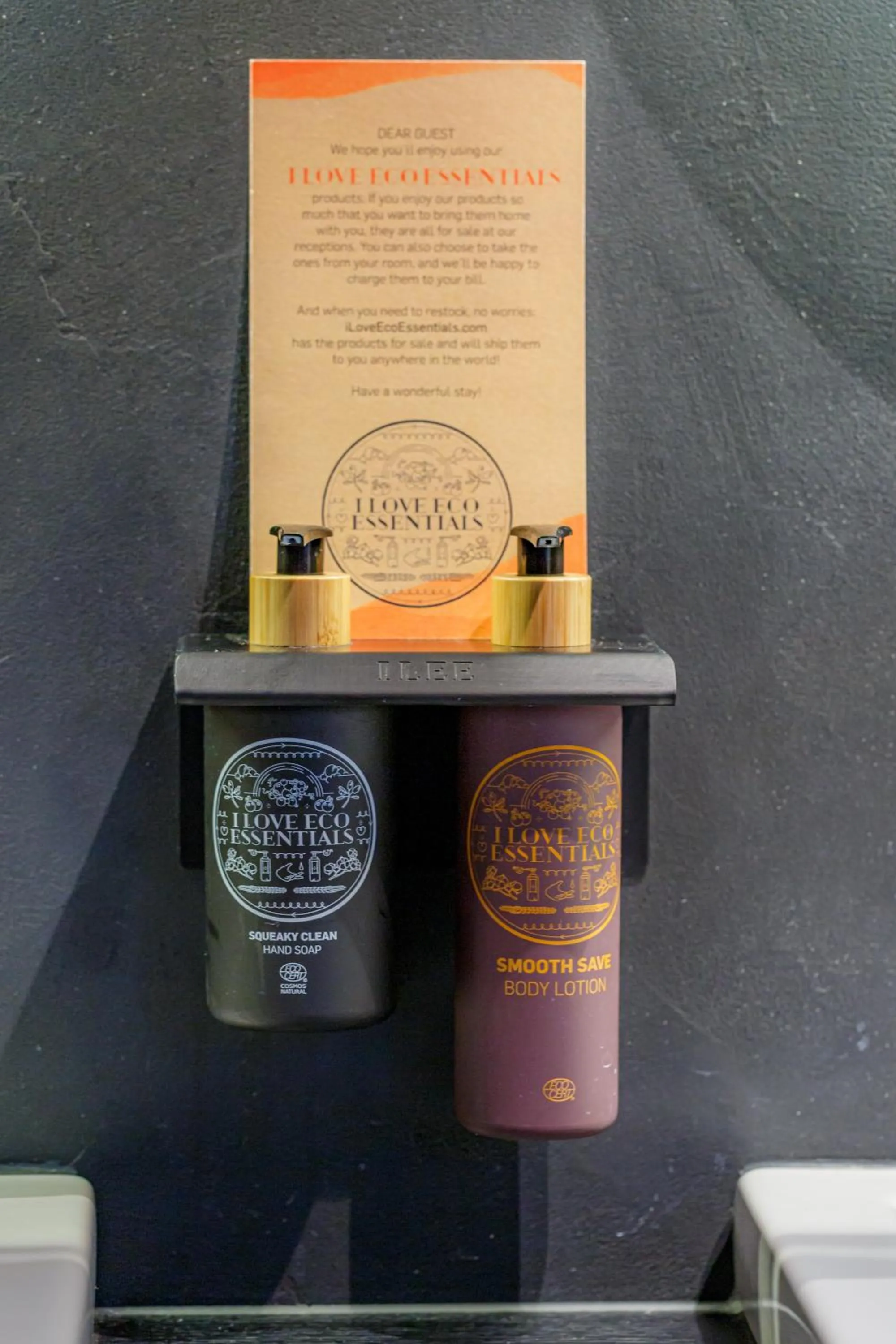 Logo/Certificate/Sign in Hotel Montanus