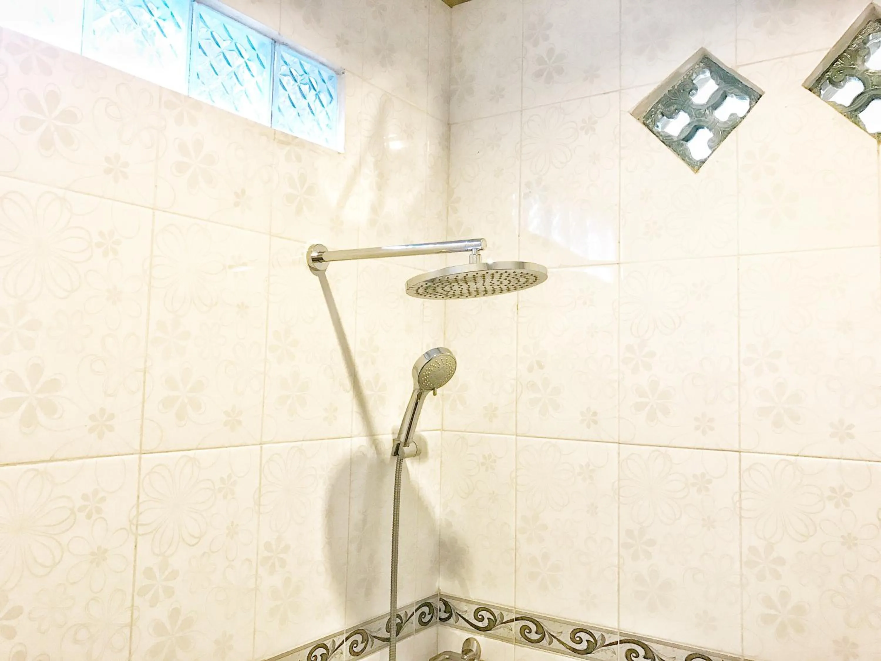 Shower in Sapta House