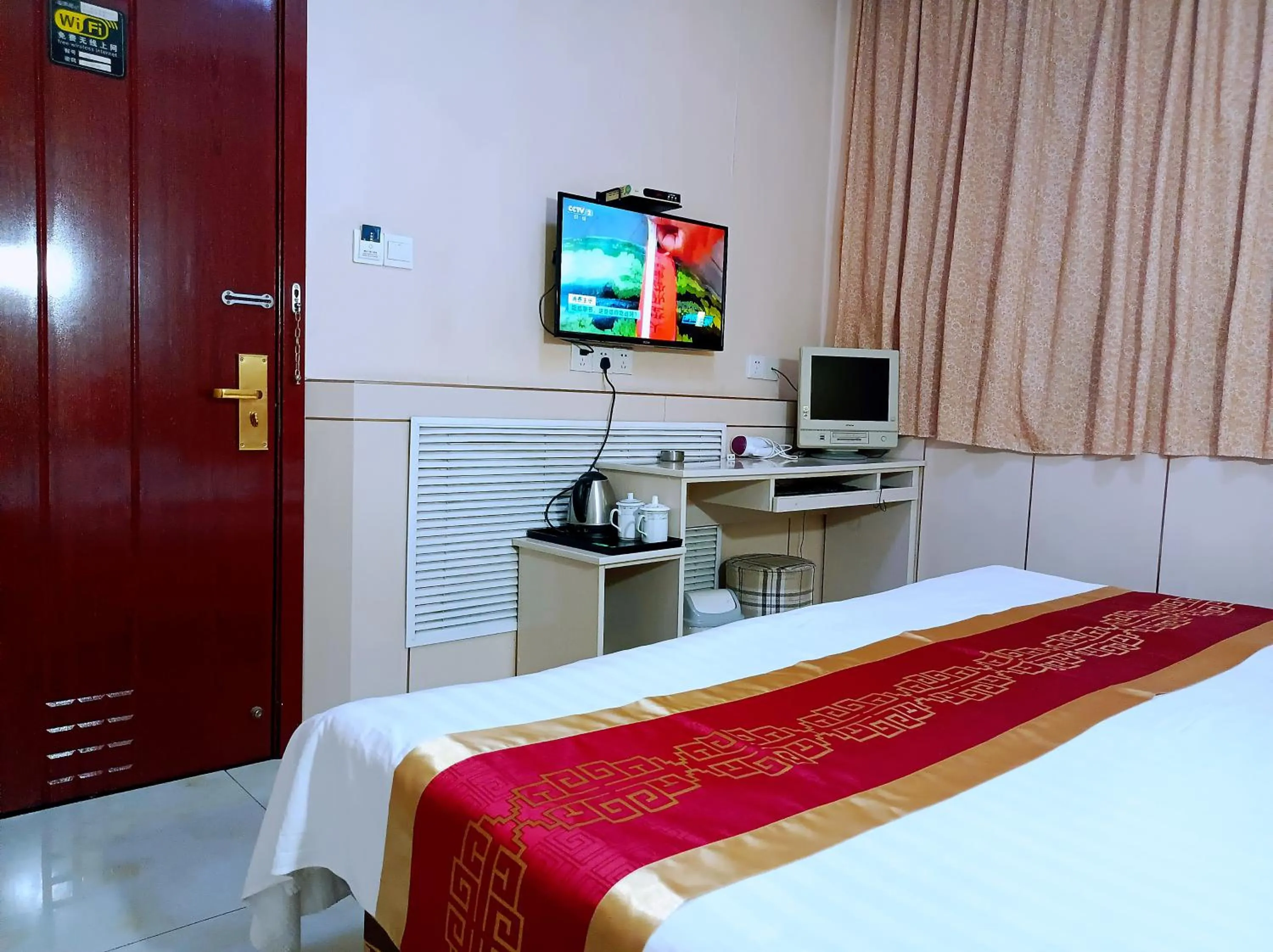 Photo of the whole room, Bed in Qufu Garden Hotel