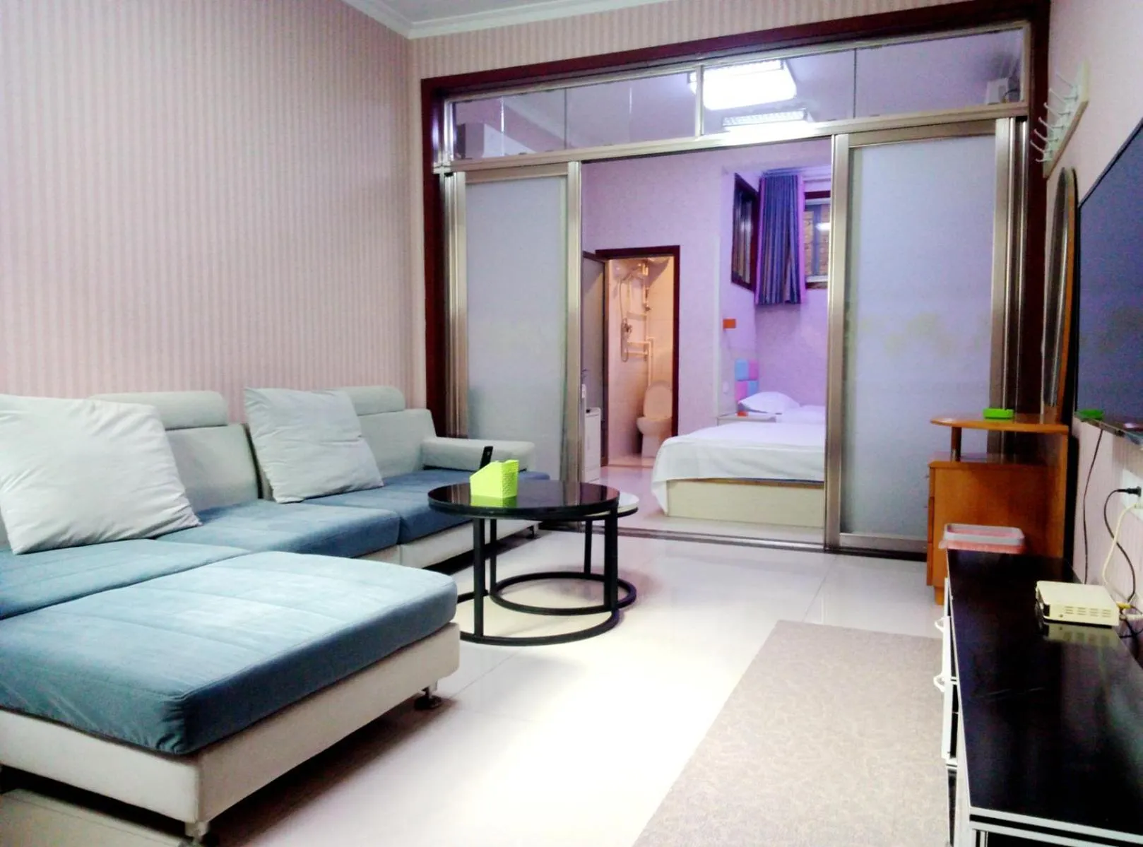 Decorative detail, Bed in Qufu Garden Hotel