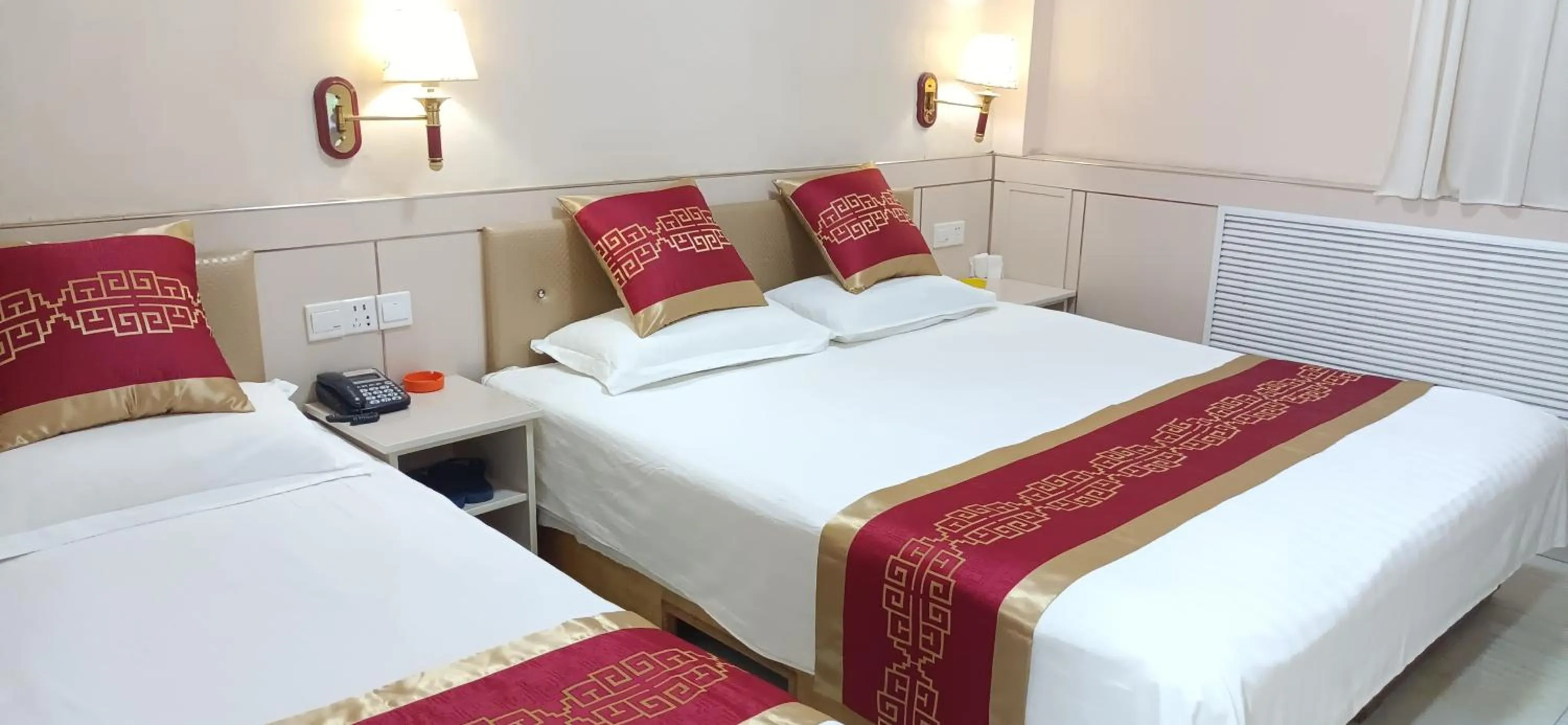 Bed in Qufu Garden Hotel
