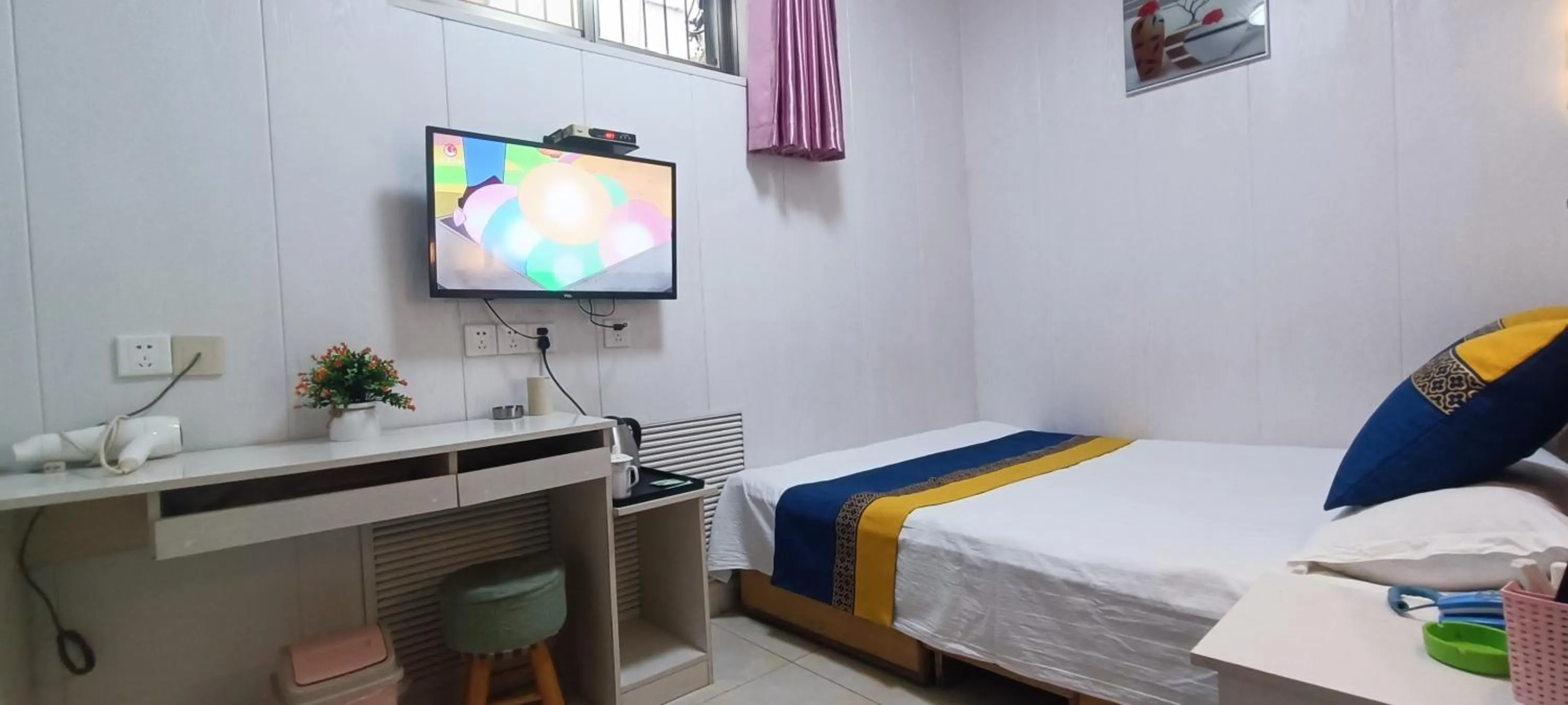 Photo of the whole room, Bed in Qufu Garden Hotel