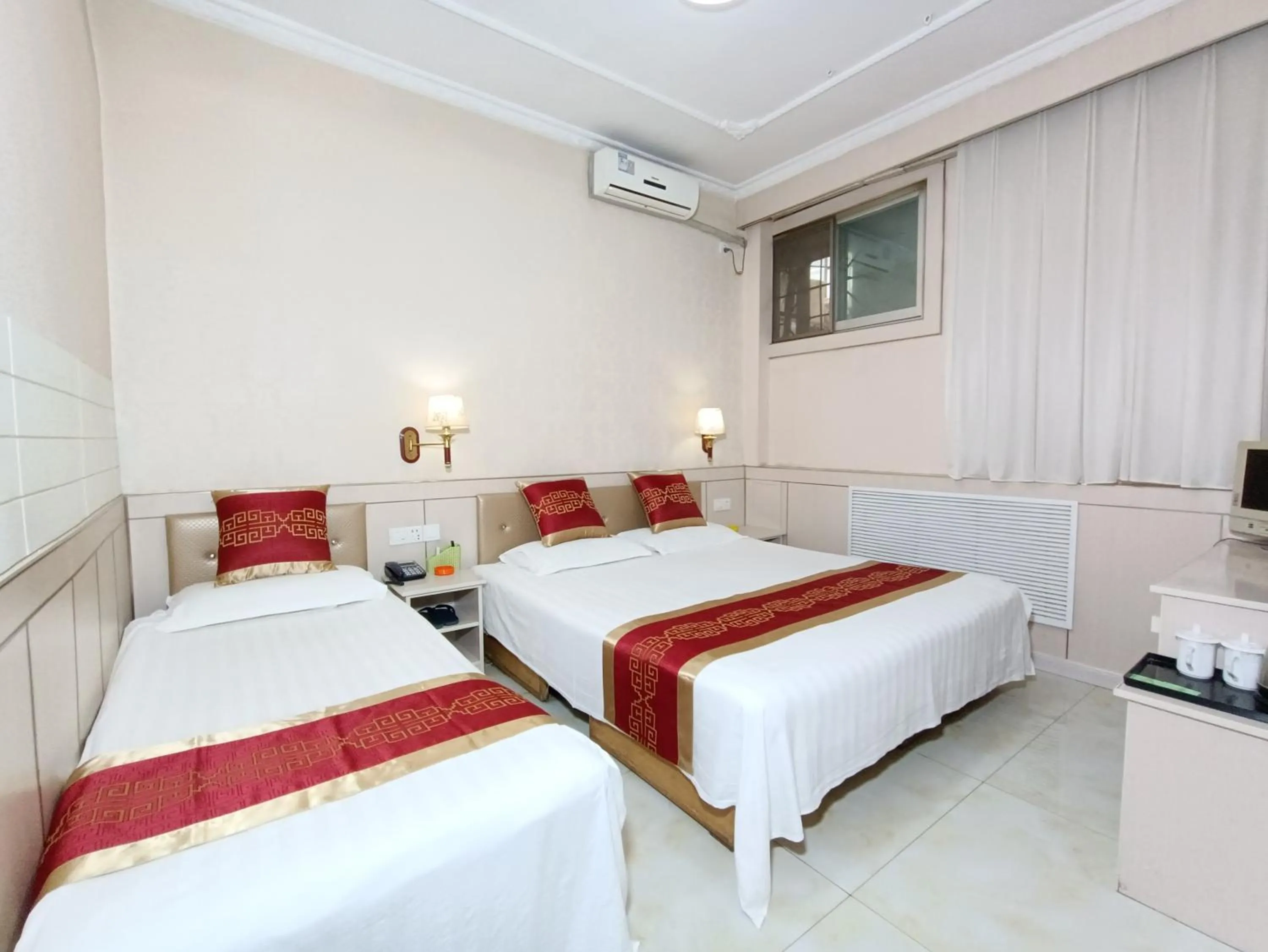 Bed in Qufu Garden Hotel