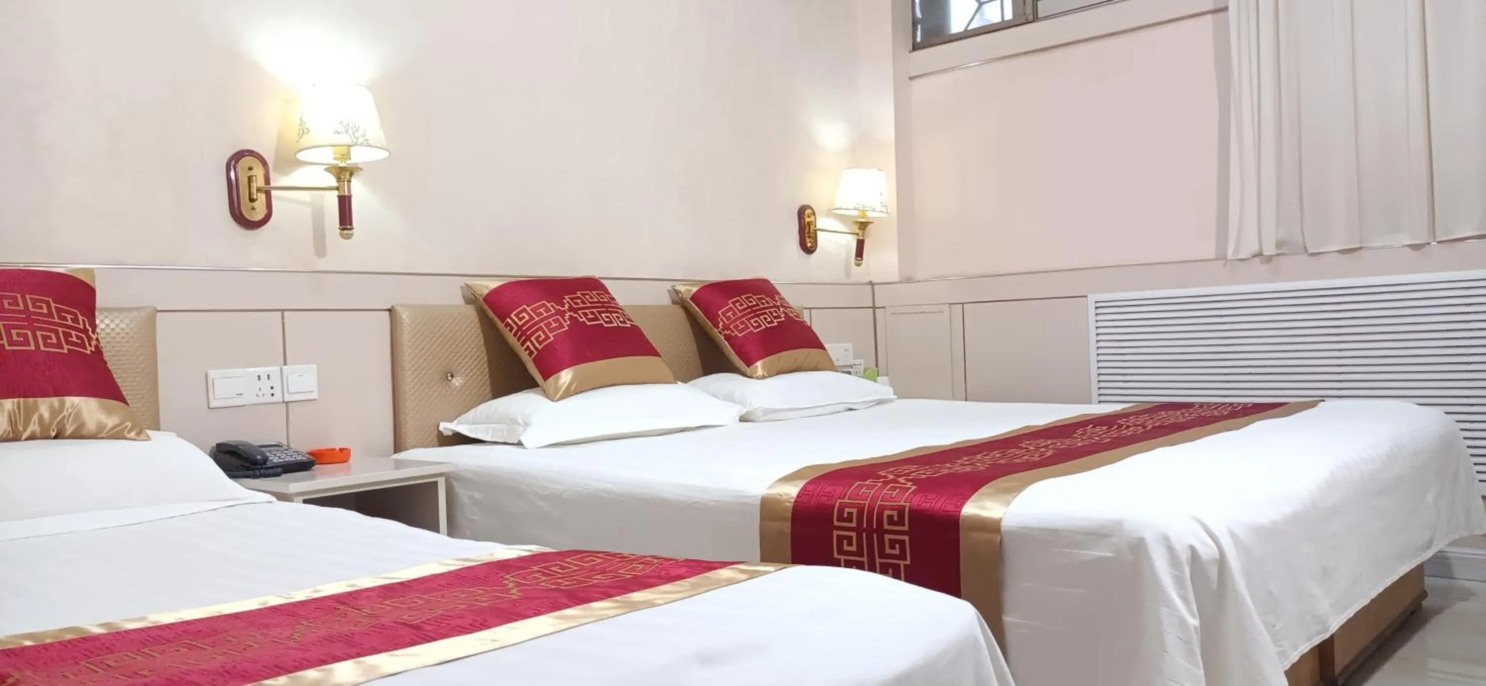 Bed in Qufu Garden Hotel