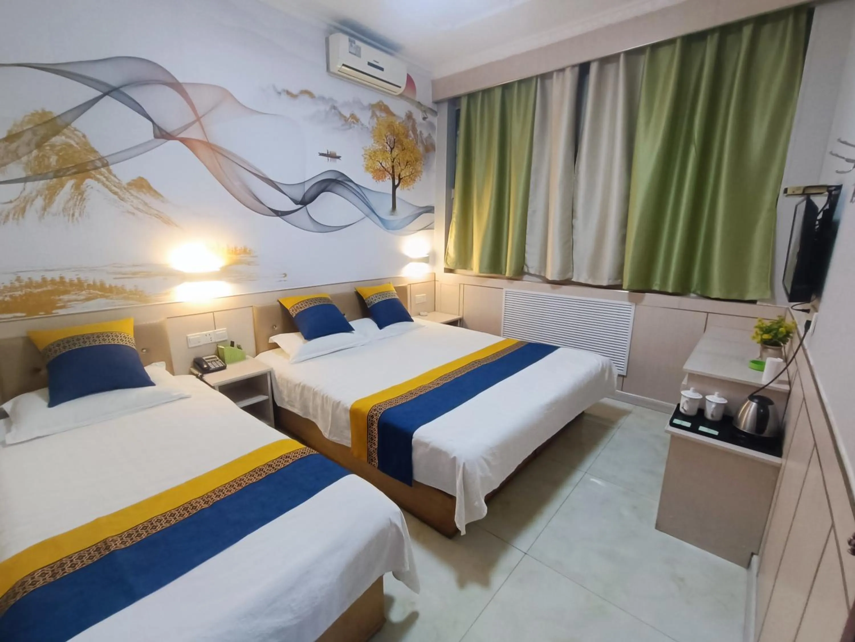 Photo of the whole room, Bed in Qufu Garden Hotel