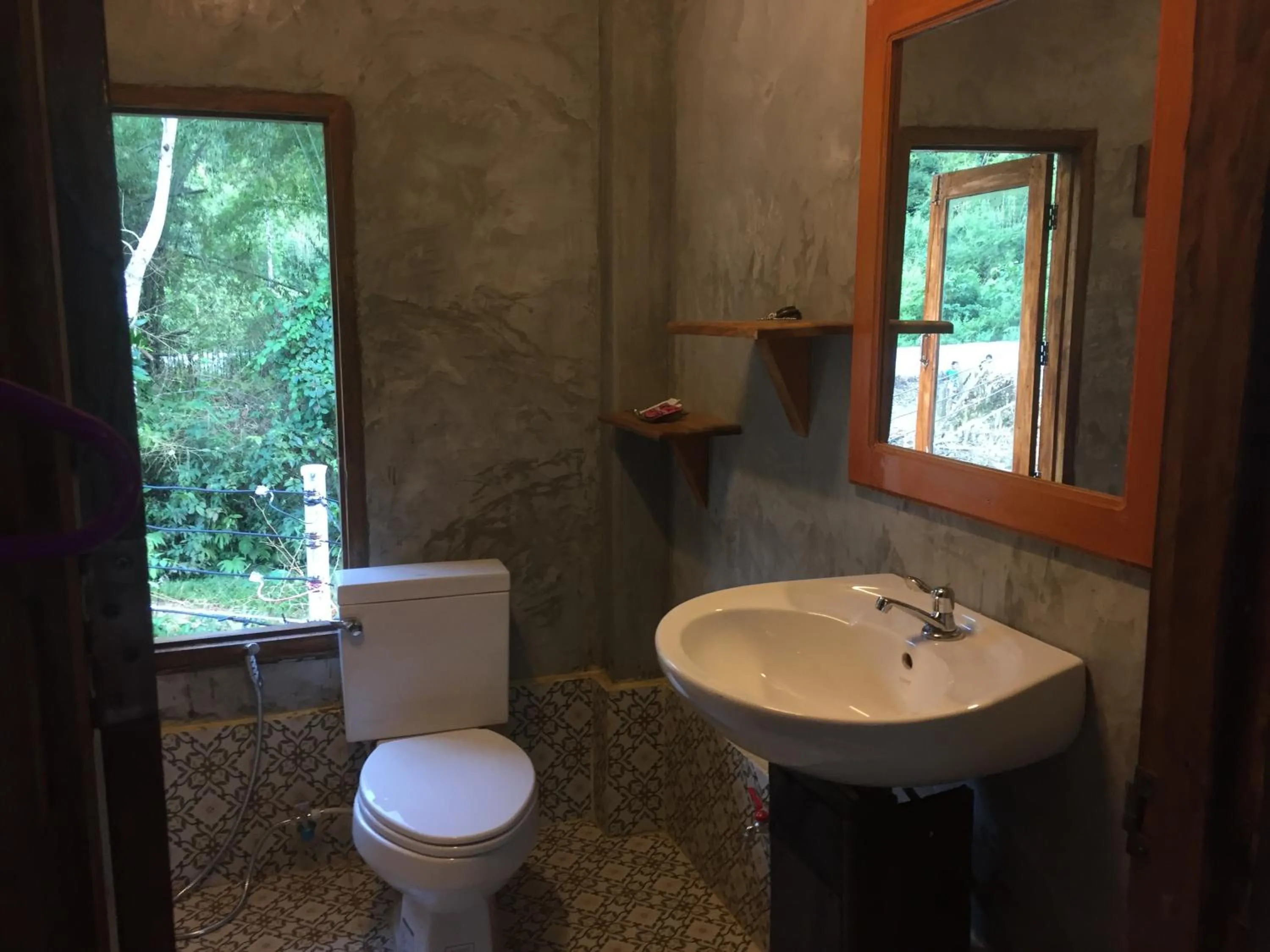 Shower in Phoxay Ngam Resort