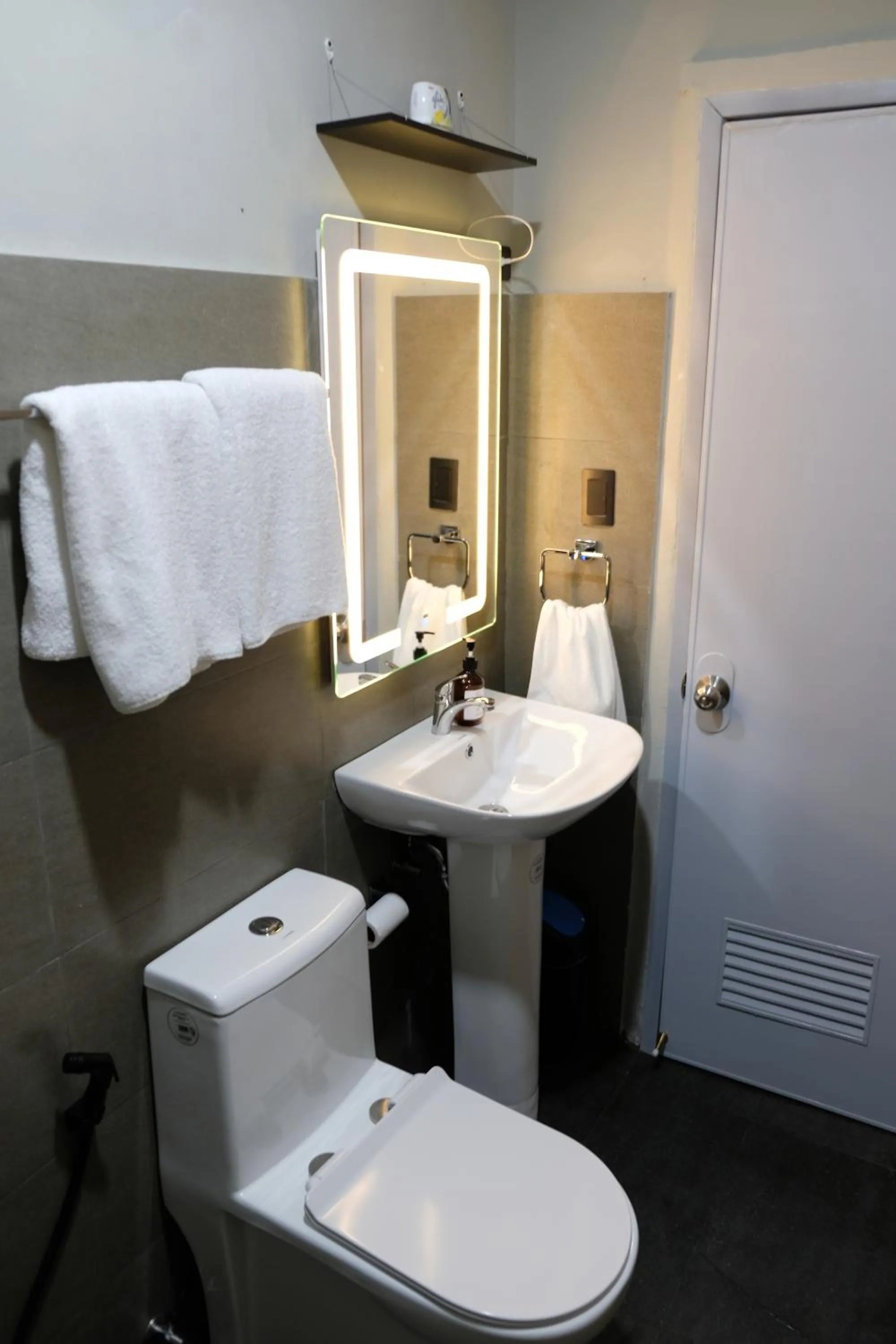 Bathroom in Sundown Resort & Austrian Pension House