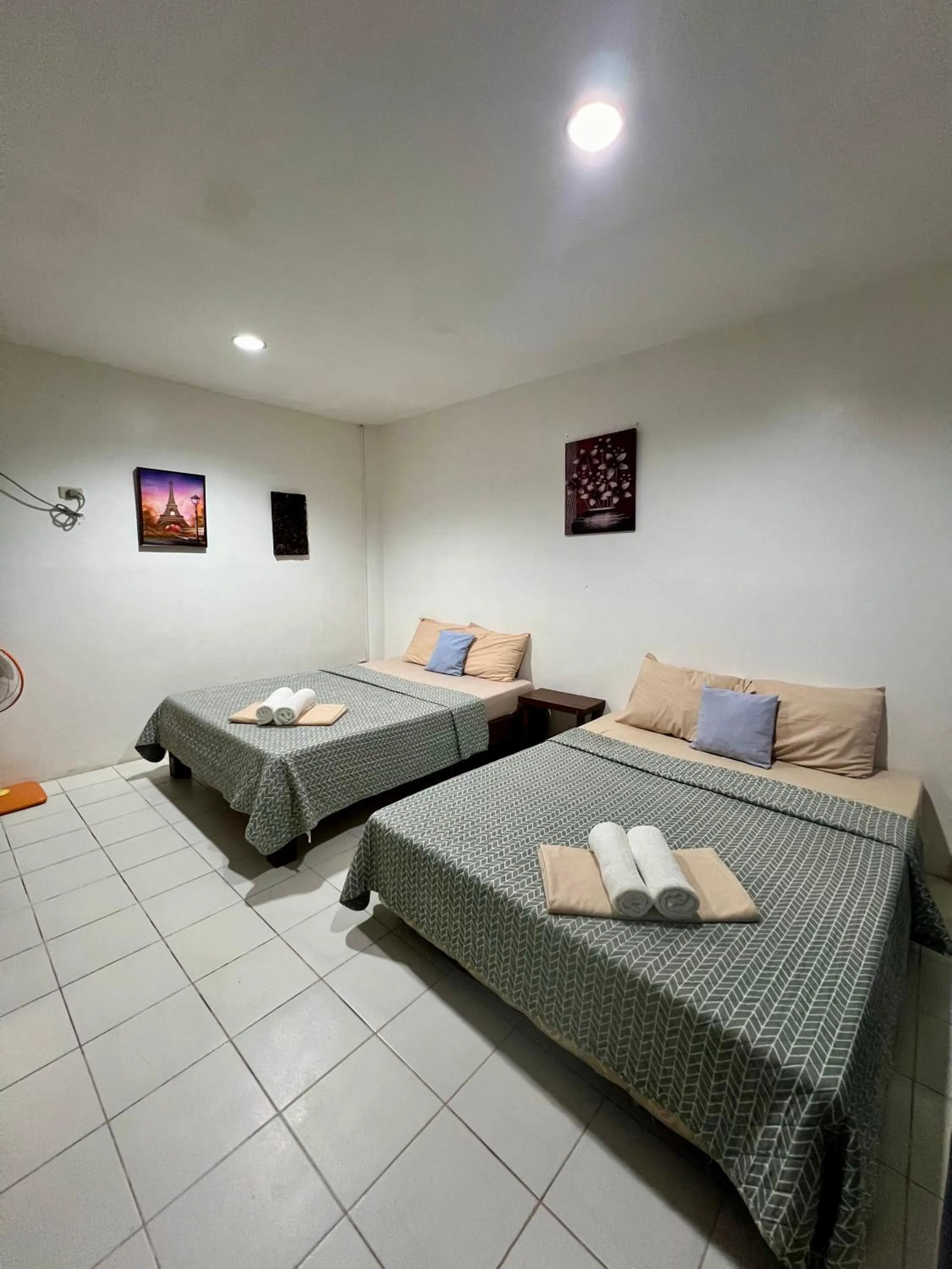 Bed in Sundown Resort & Austrian Pension House