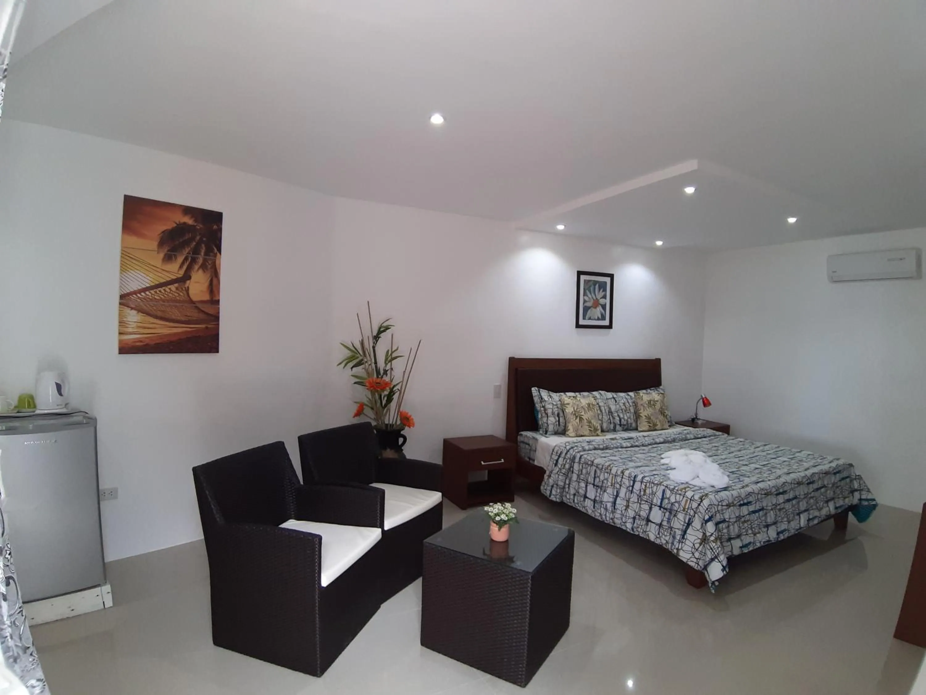 Bed in Sundown Resort & Austrian Pension House