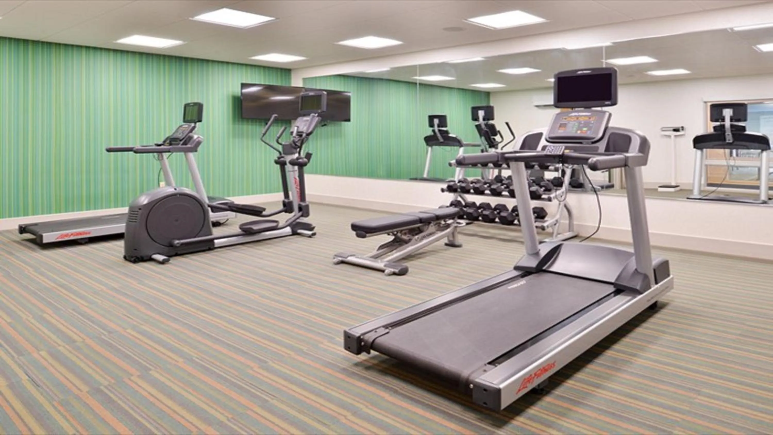 Fitness centre/facilities in Holiday Inn Express & Suites - Parkersburg East by IHG