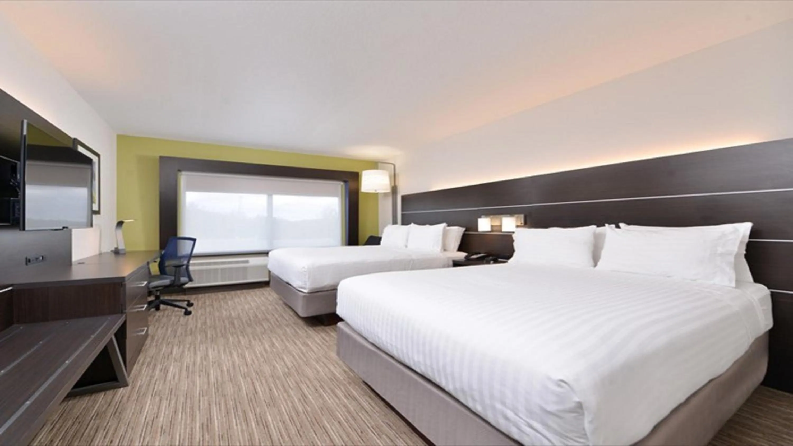 Photo of the whole room, Bed in Holiday Inn Express & Suites - Parkersburg East by IHG