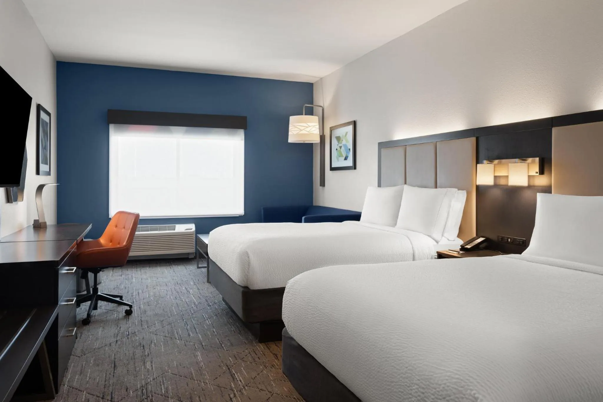 Photo of the whole room, Bed in Holiday Inn Express & Suites - Tampa East - Ybor City by IHG