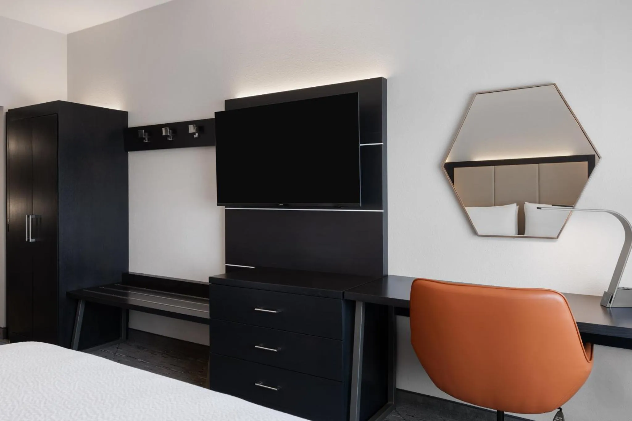 Photo of the whole room, Bed in Holiday Inn Express & Suites - Tampa East - Ybor City by IHG